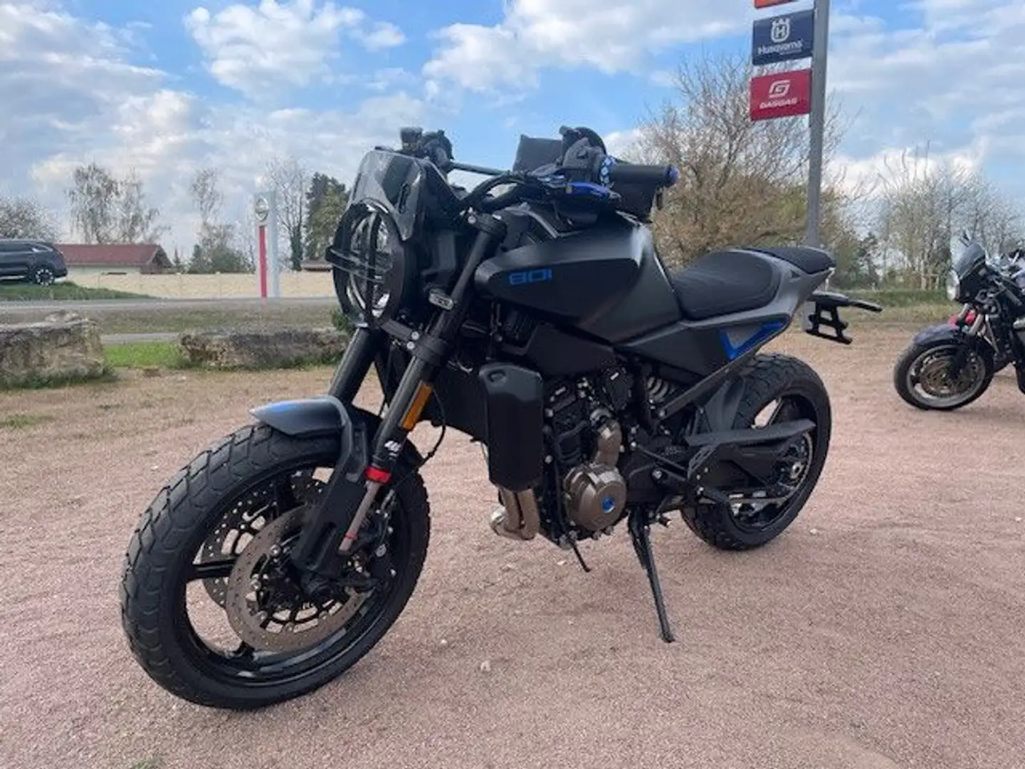 Husqvarna 801 Svartpilen Blue -Edition Black - 1