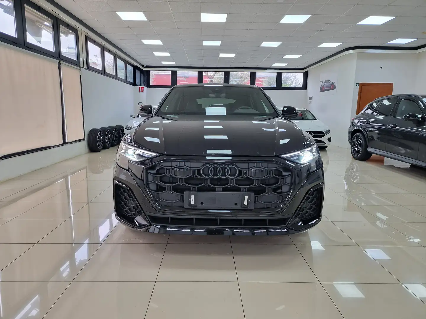 Audi Q8 50 TDI 286CV S-LINE BLACK Zwart - 2
