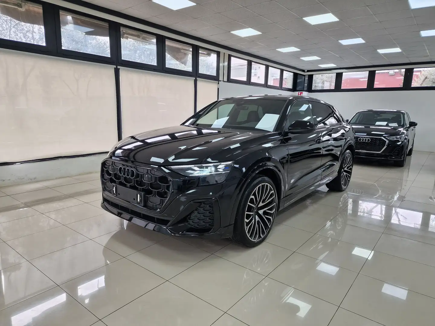 Audi Q8 50 TDI 286CV S-LINE BLACK Zwart - 1