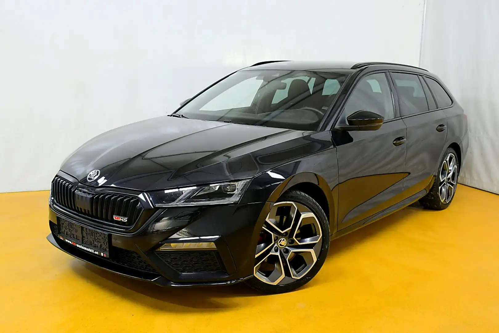 Skoda Octavia Combi 2,0 TDI RS DSG Schwarz - 1