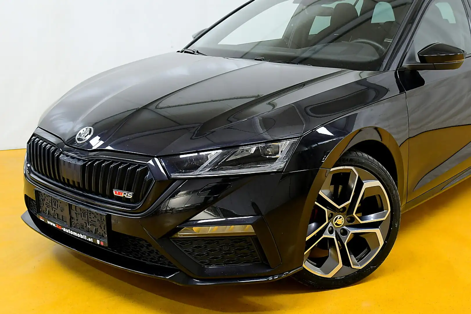 Skoda Octavia Combi 2,0 TDI RS DSG Schwarz - 2