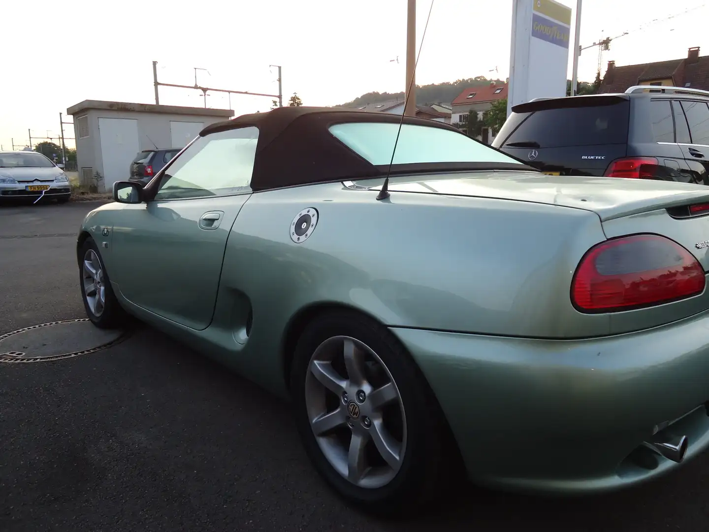 MG MGF 1,8 Auto volant D Green - 2
