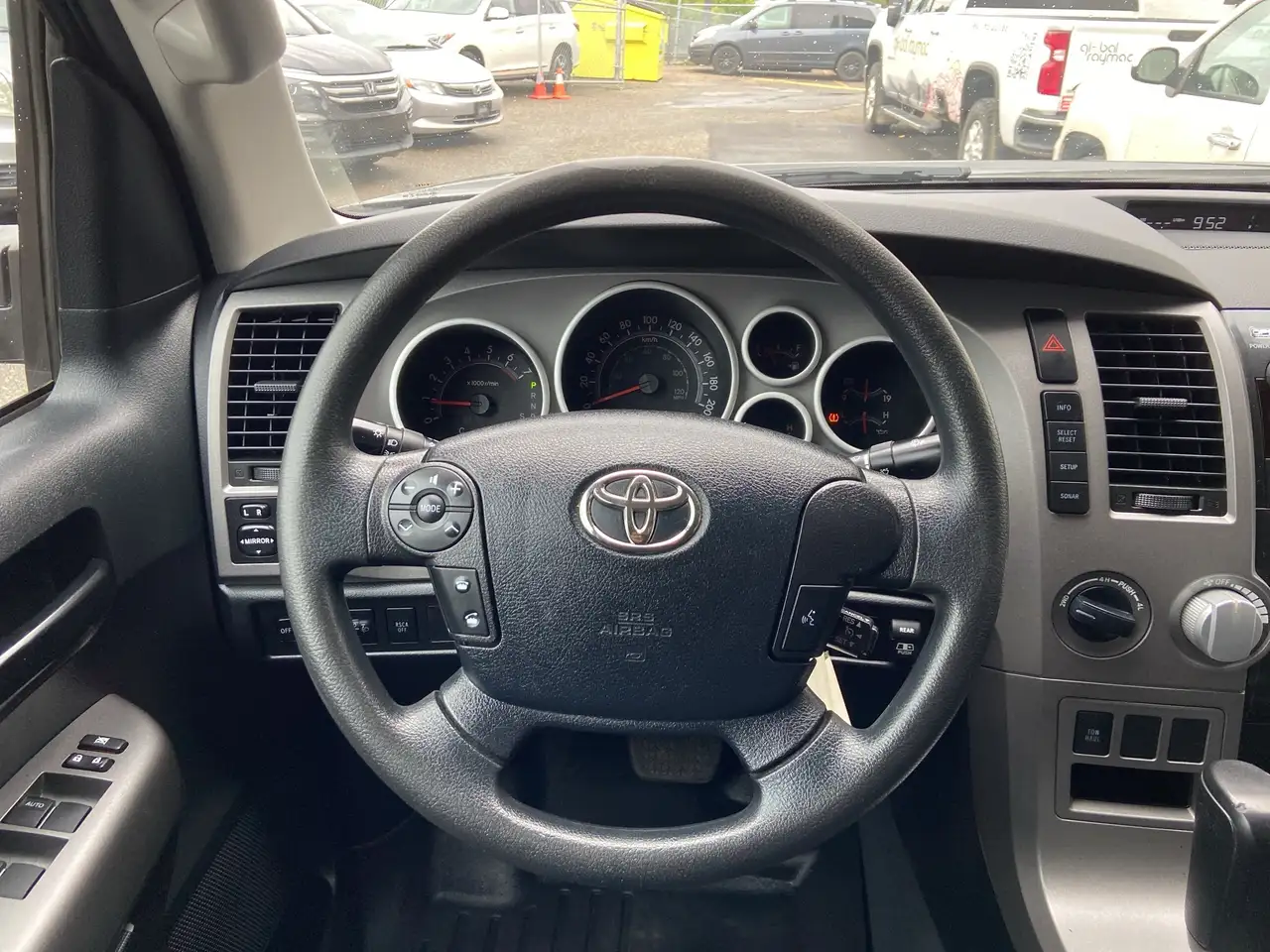 Toyota Tundra снимка Toyota Tundra