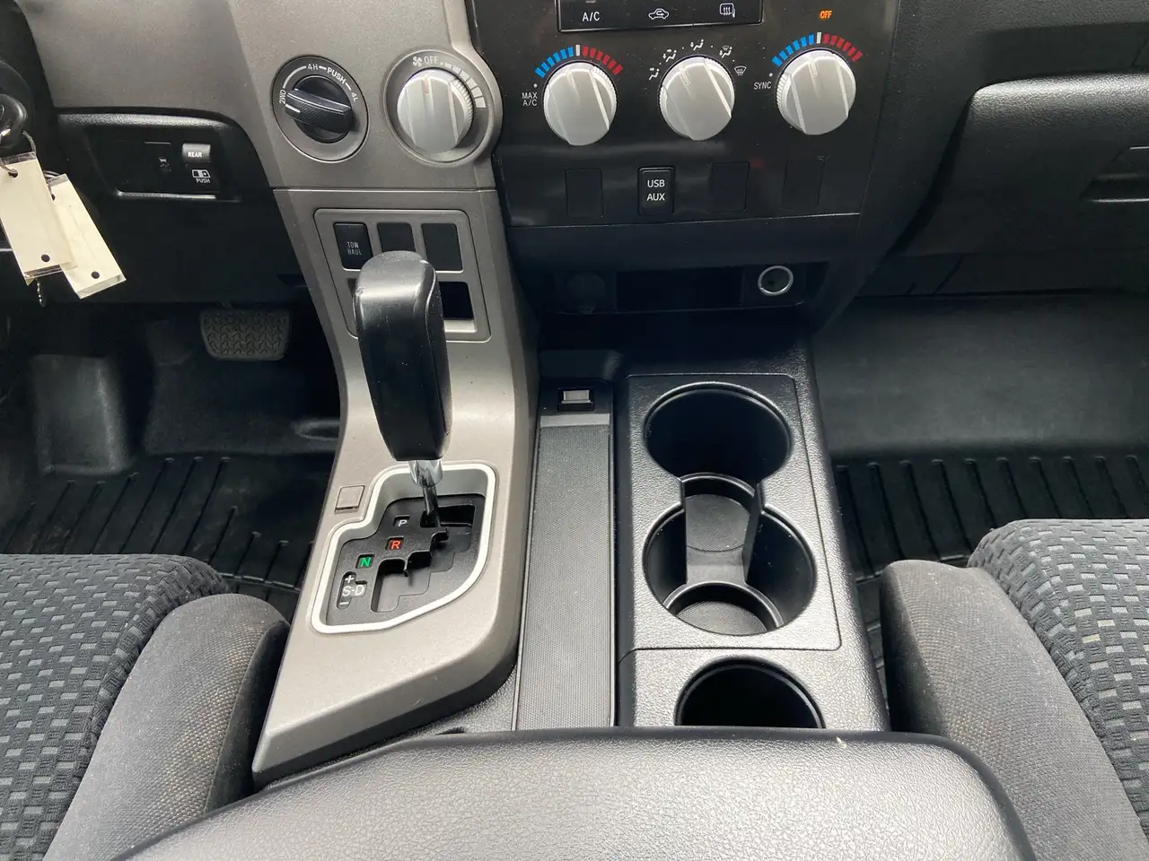 Toyota Tundra снимка Toyota Tundra