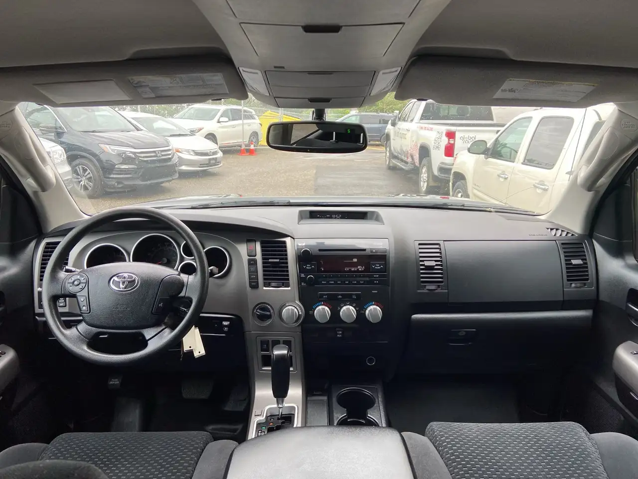Toyota Tundra снимка Toyota Tundra