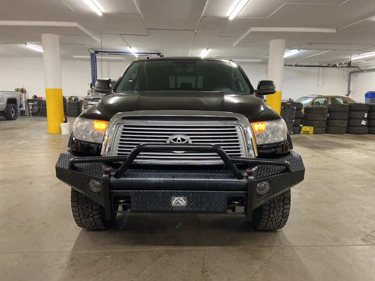 Toyota Tundra снимка Toyota Tundra