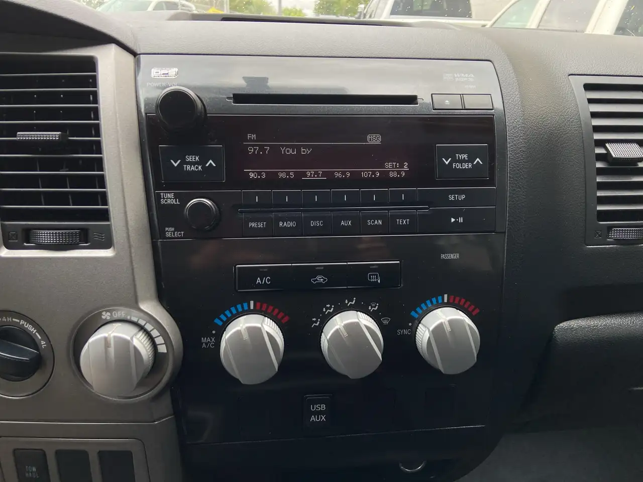 Toyota Tundra снимка Toyota Tundra