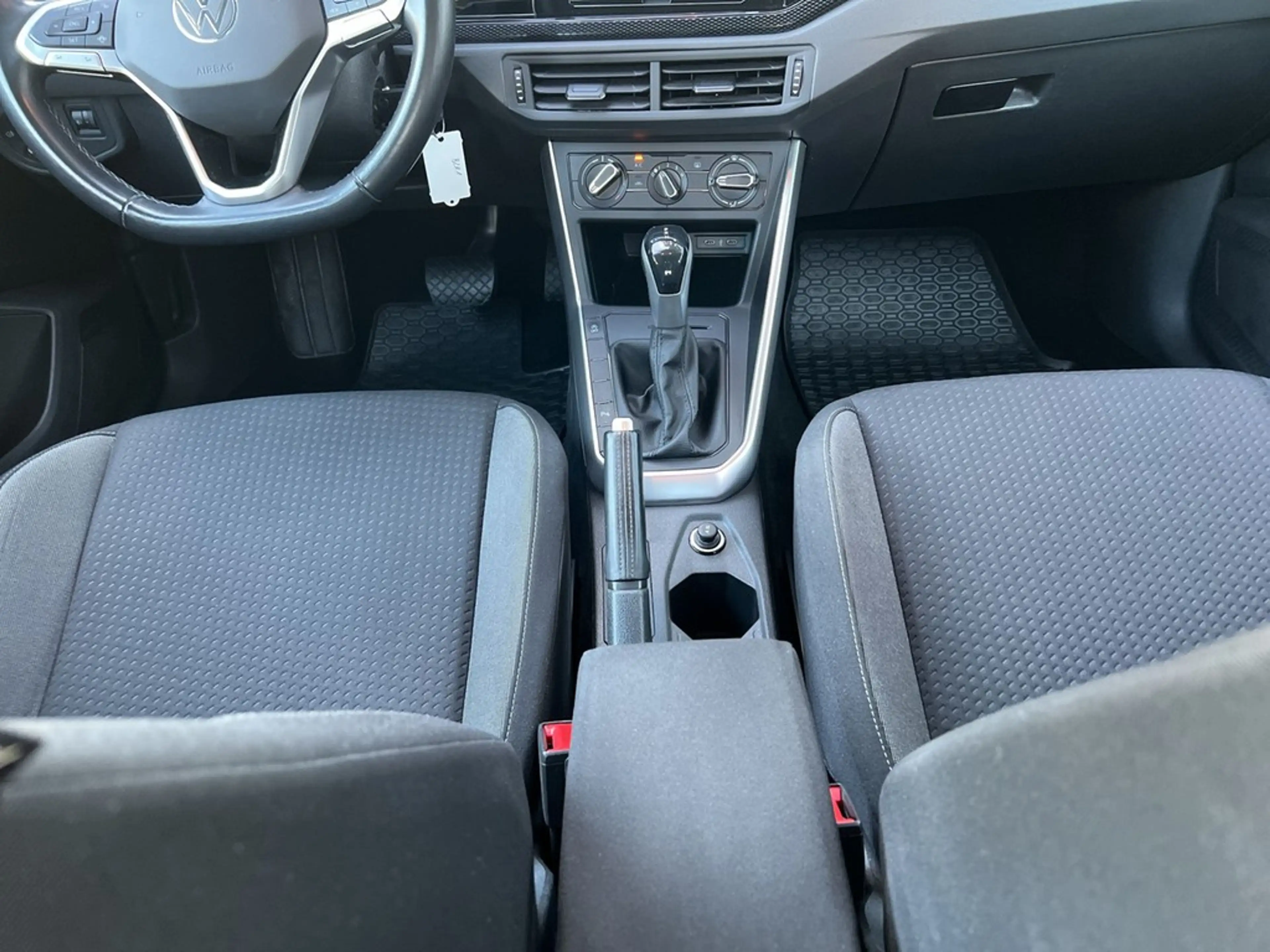 Volkswagen Polo VI 1.0 TSI DSG Life — photo 9