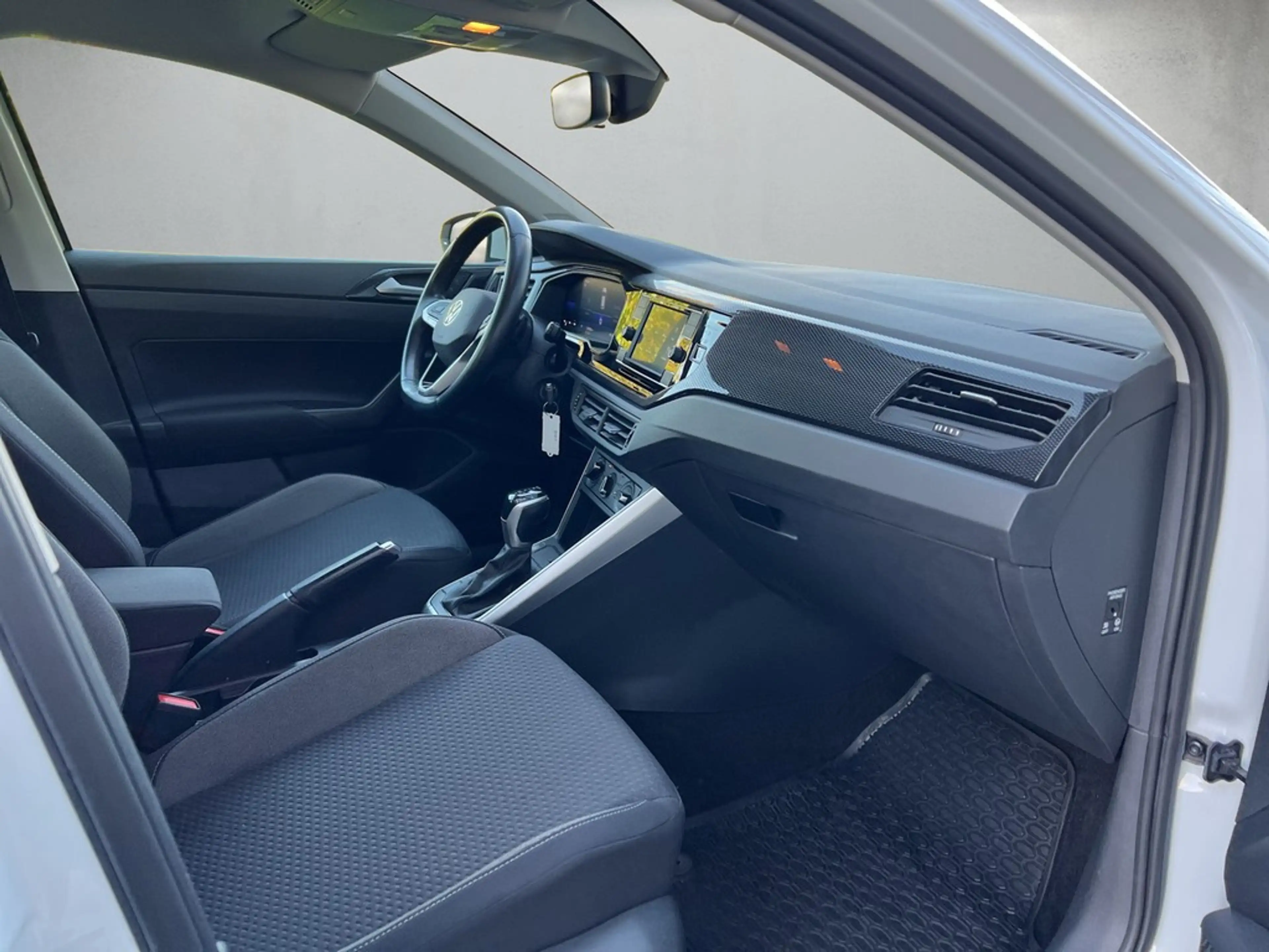 Volkswagen Polo VI 1.0 TSI DSG Life — photo 14