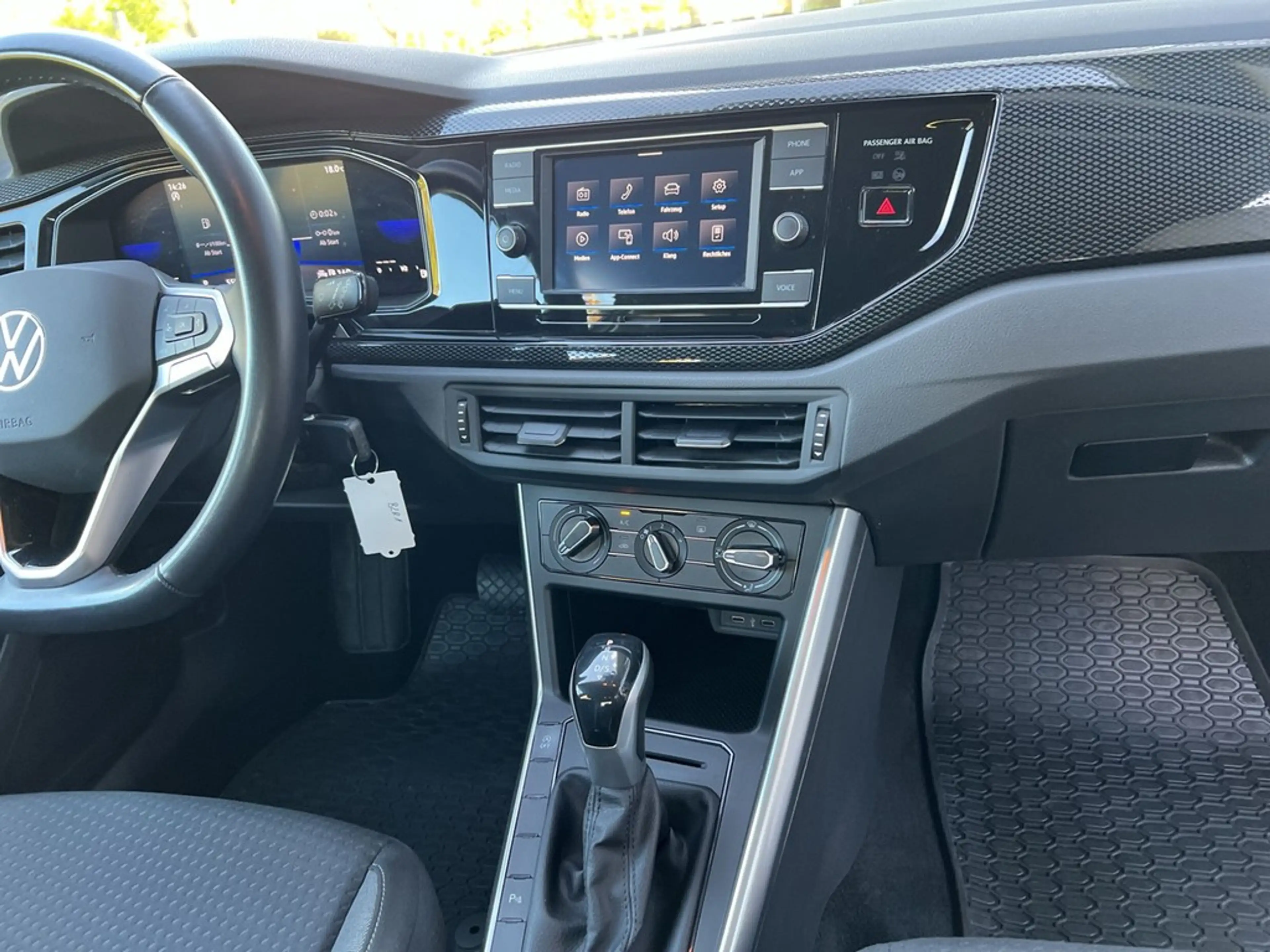 Volkswagen Polo VI 1.0 TSI DSG Life — photo 12