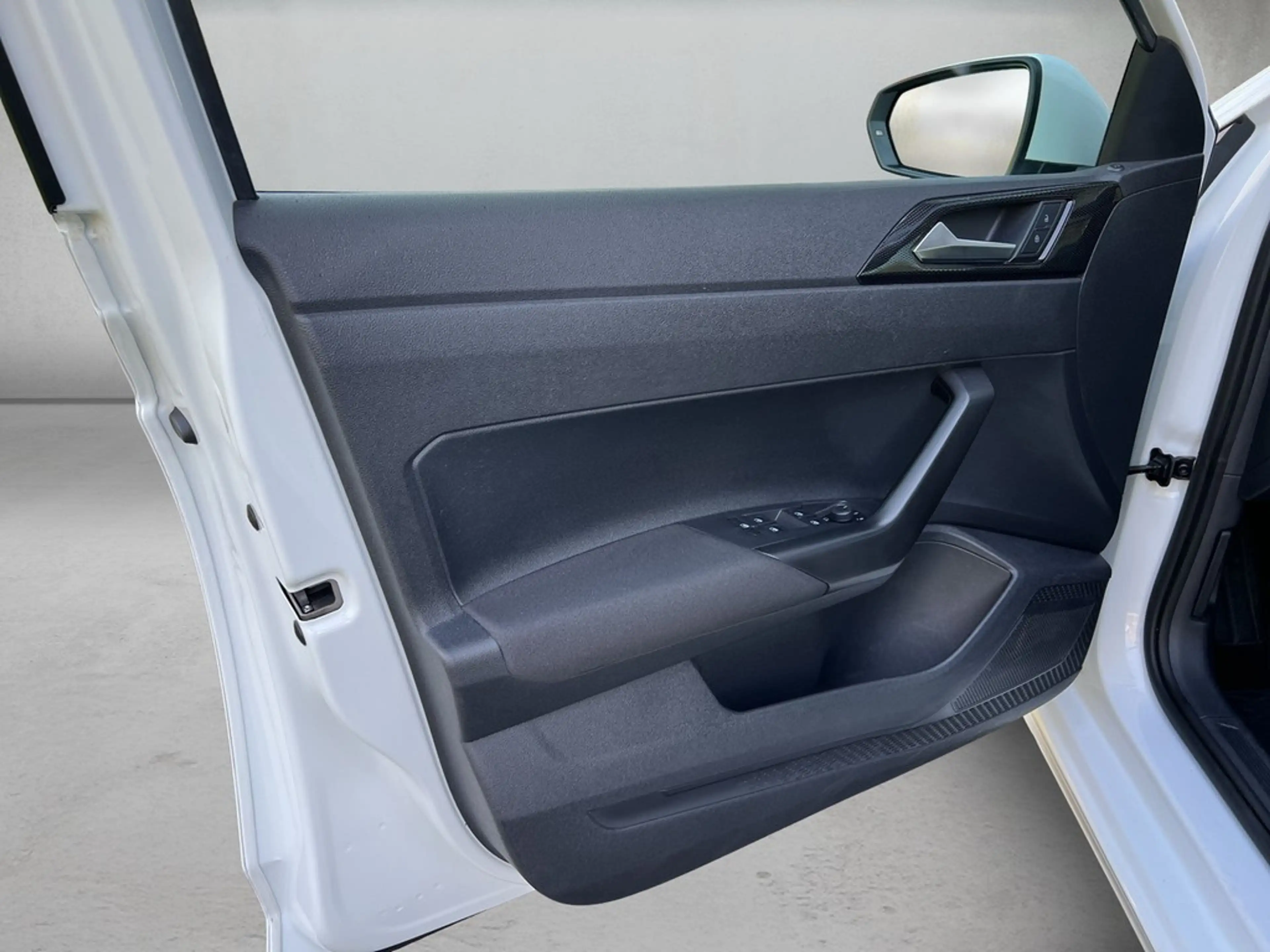 Volkswagen Polo VI 1.0 TSI DSG Life — photo 6