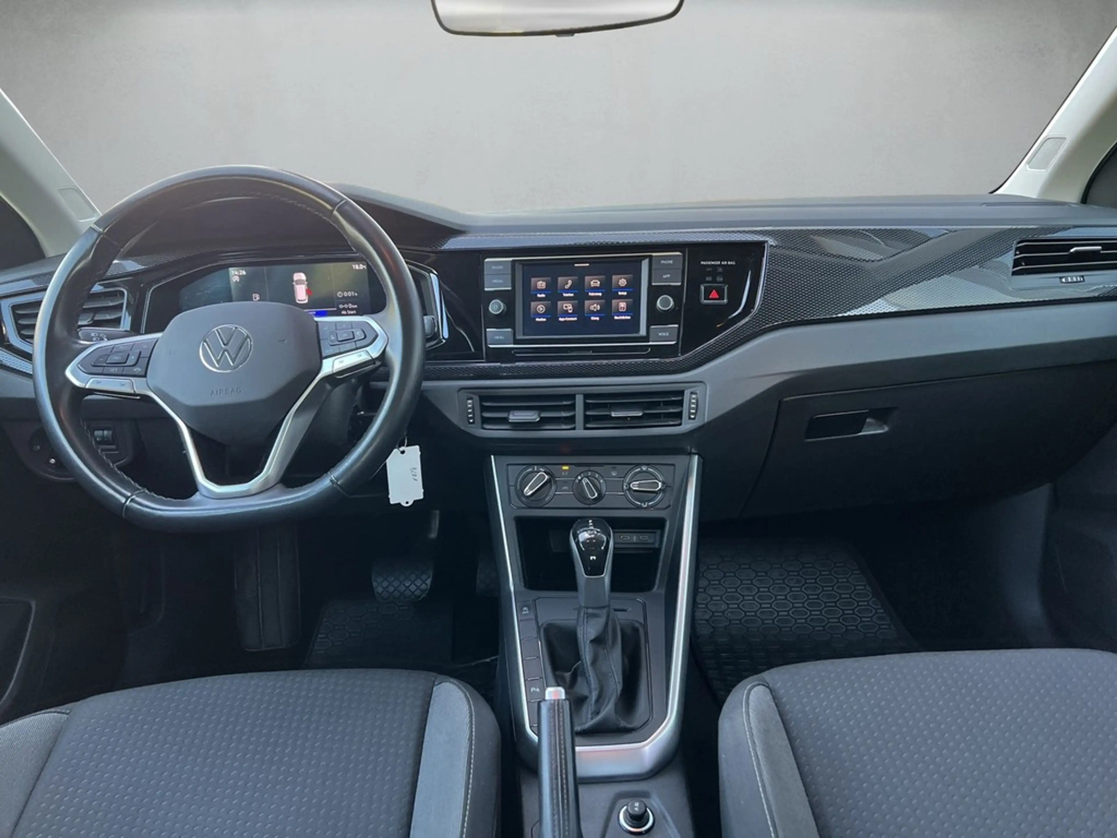 Volkswagen Polo VI 1.0 TSI DSG Life — photo 8