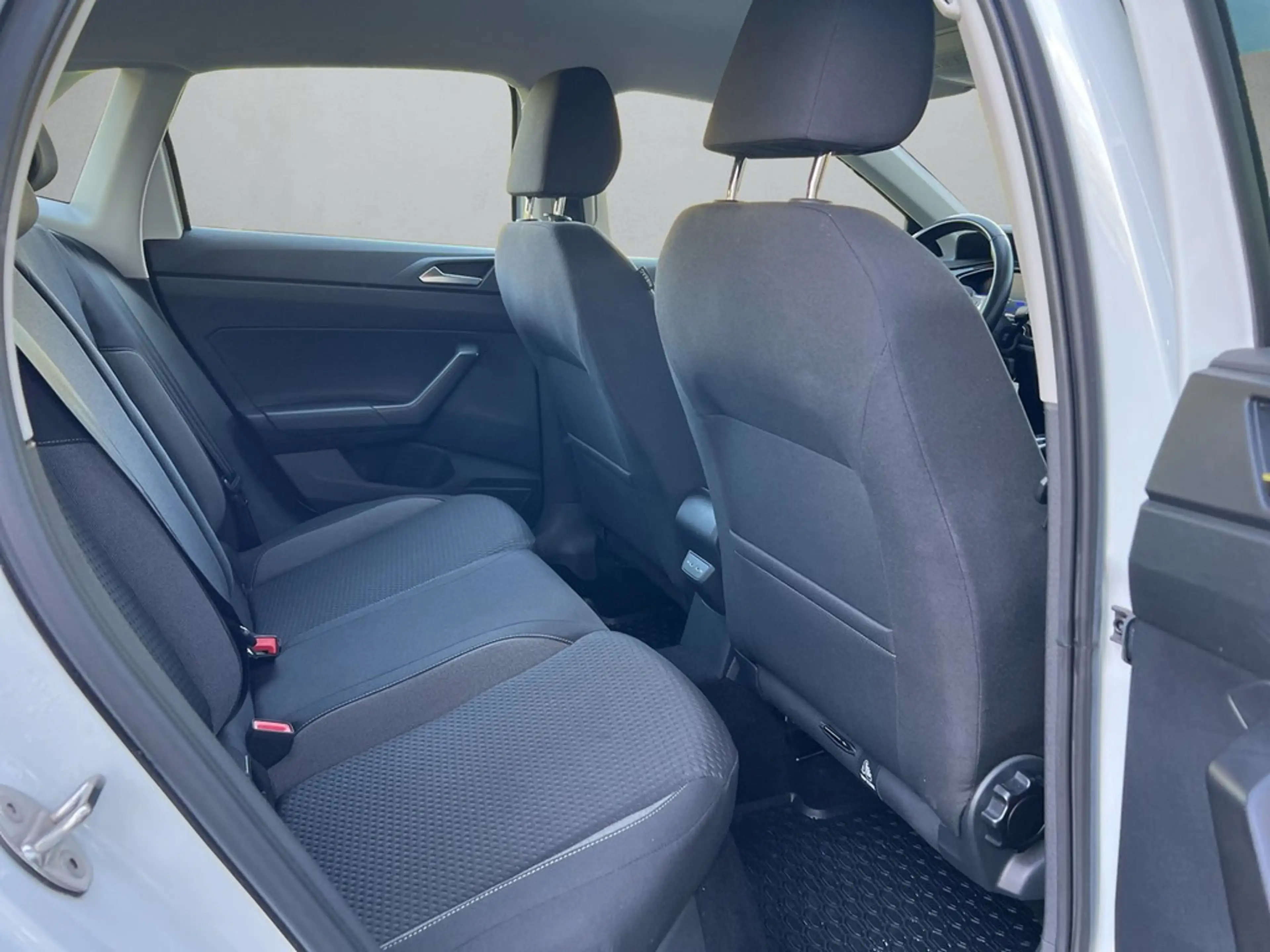 Volkswagen Polo VI 1.0 TSI DSG Life — photo 13