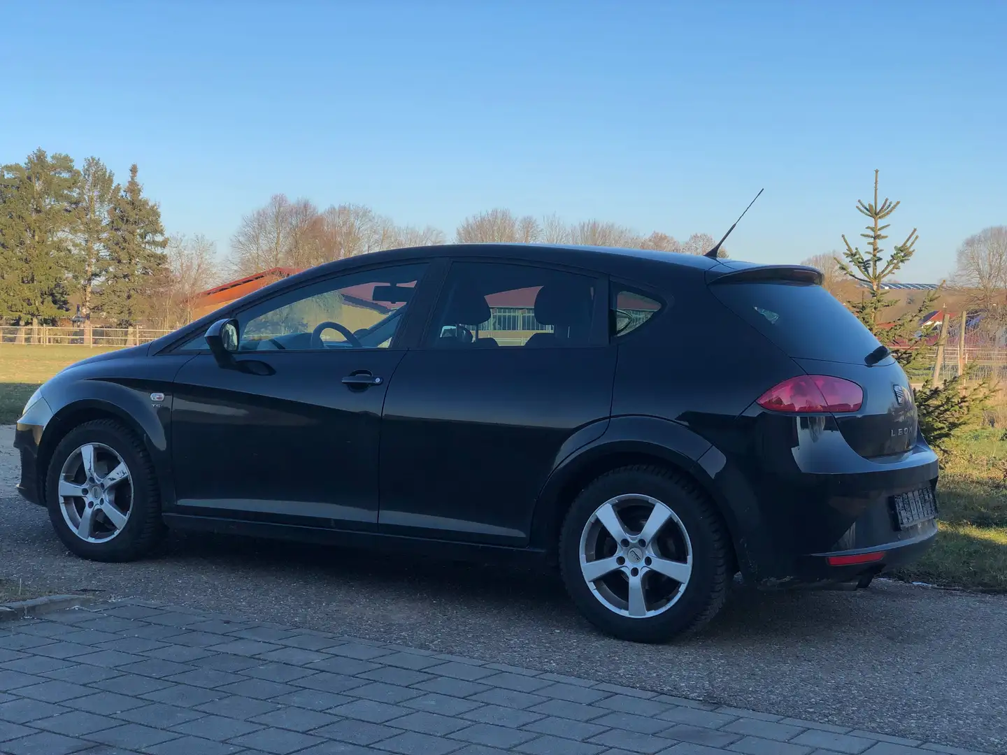 SEAT Leon Leon 1.2 TSI Ecomotive Good Stuff Negru - 2
