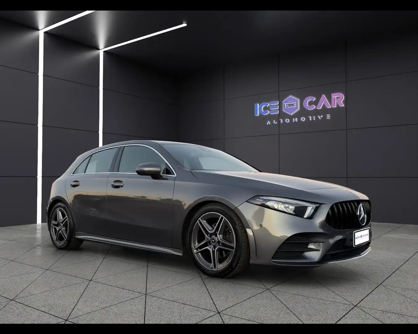 Mercedes-Benz A 200 - A 200 d Automatic Premium Grijs - 2