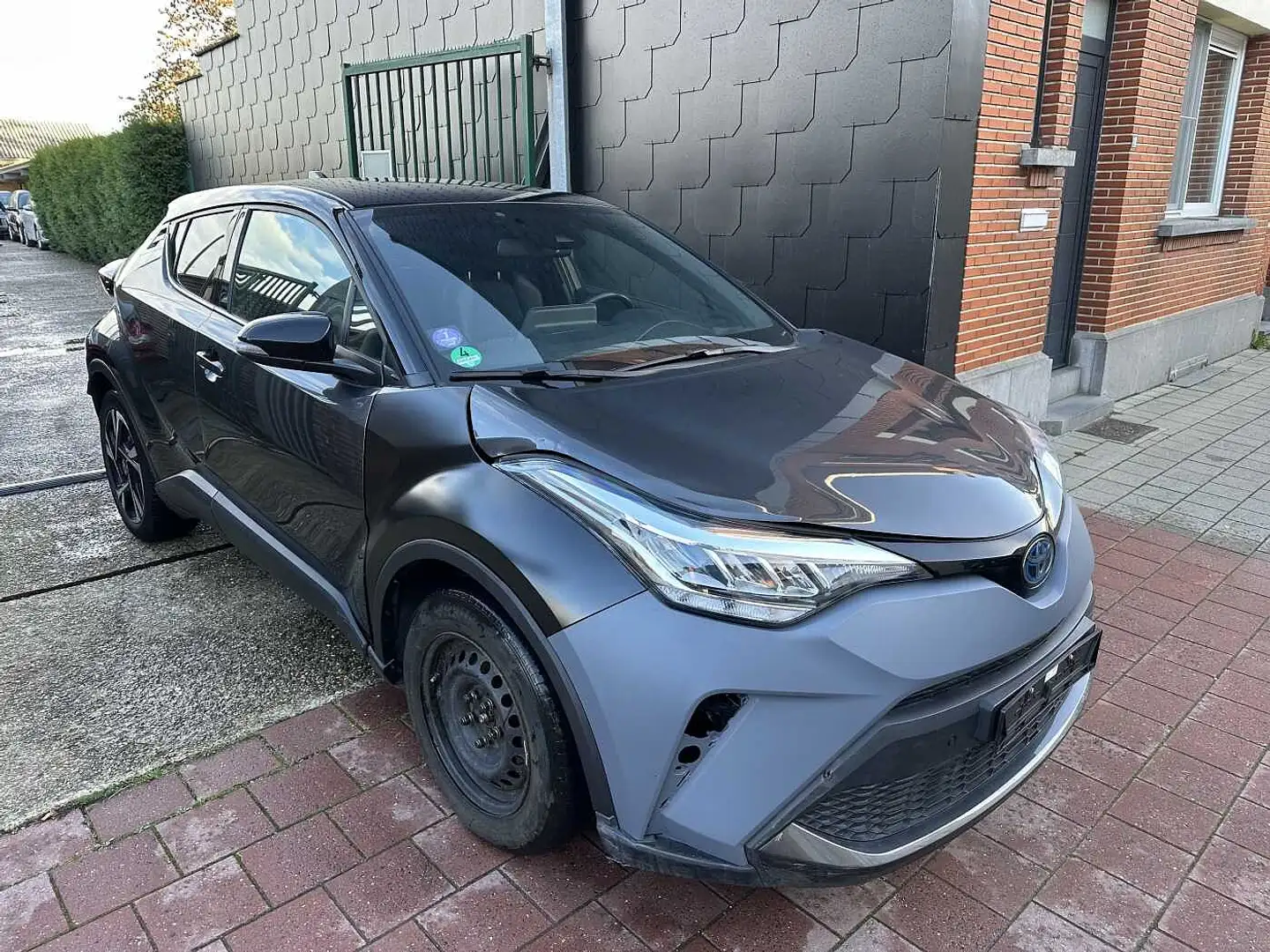 Toyota C-HR 1.8i VVT-i Hybrid MET 37DKM HANDELAARS & EXPORT Gris - 2