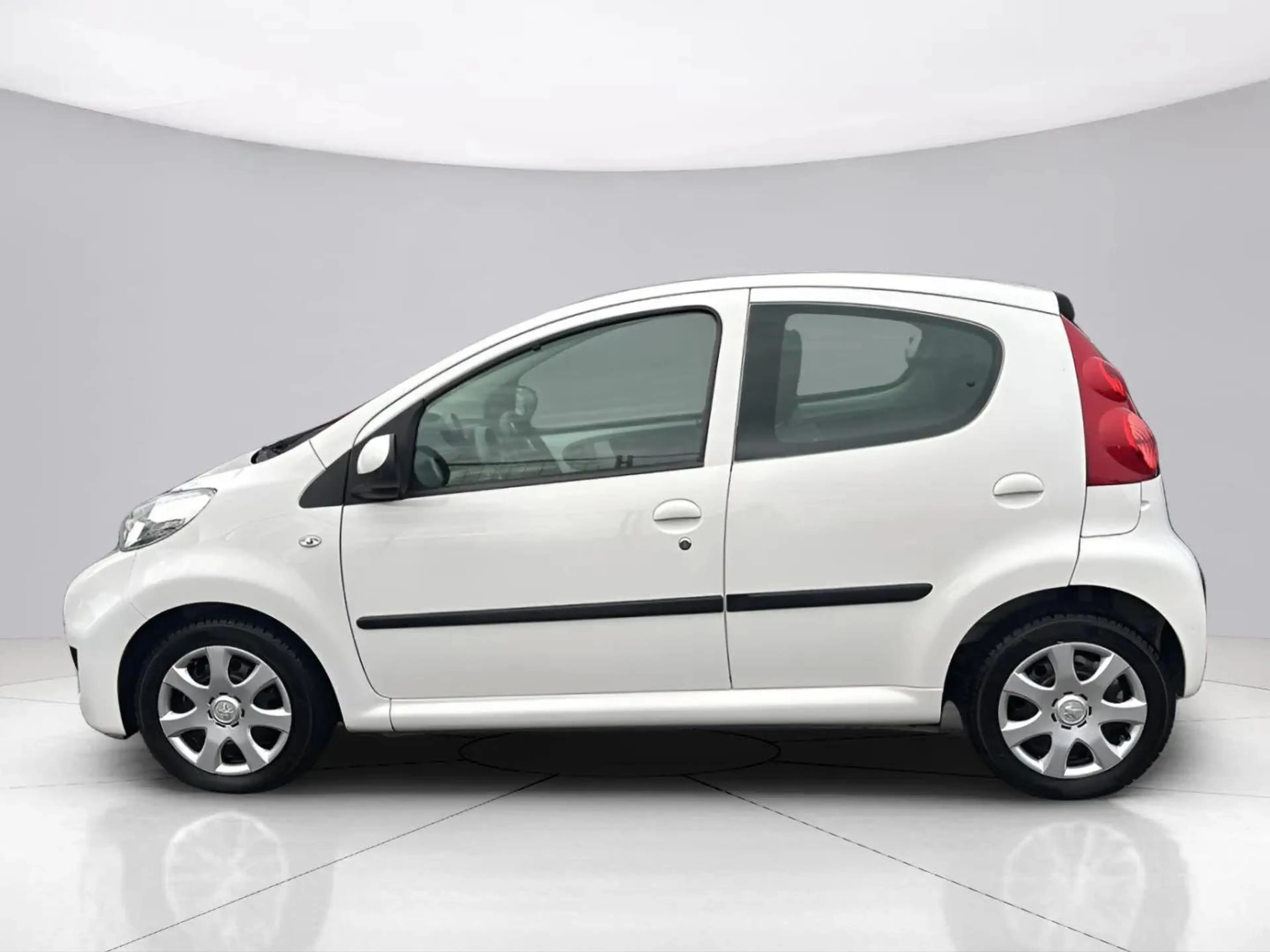 Peugeot 107 Filou*Automatik*2.Hand*Klima*03/27 HU/AU*4/5T* — photo 4
