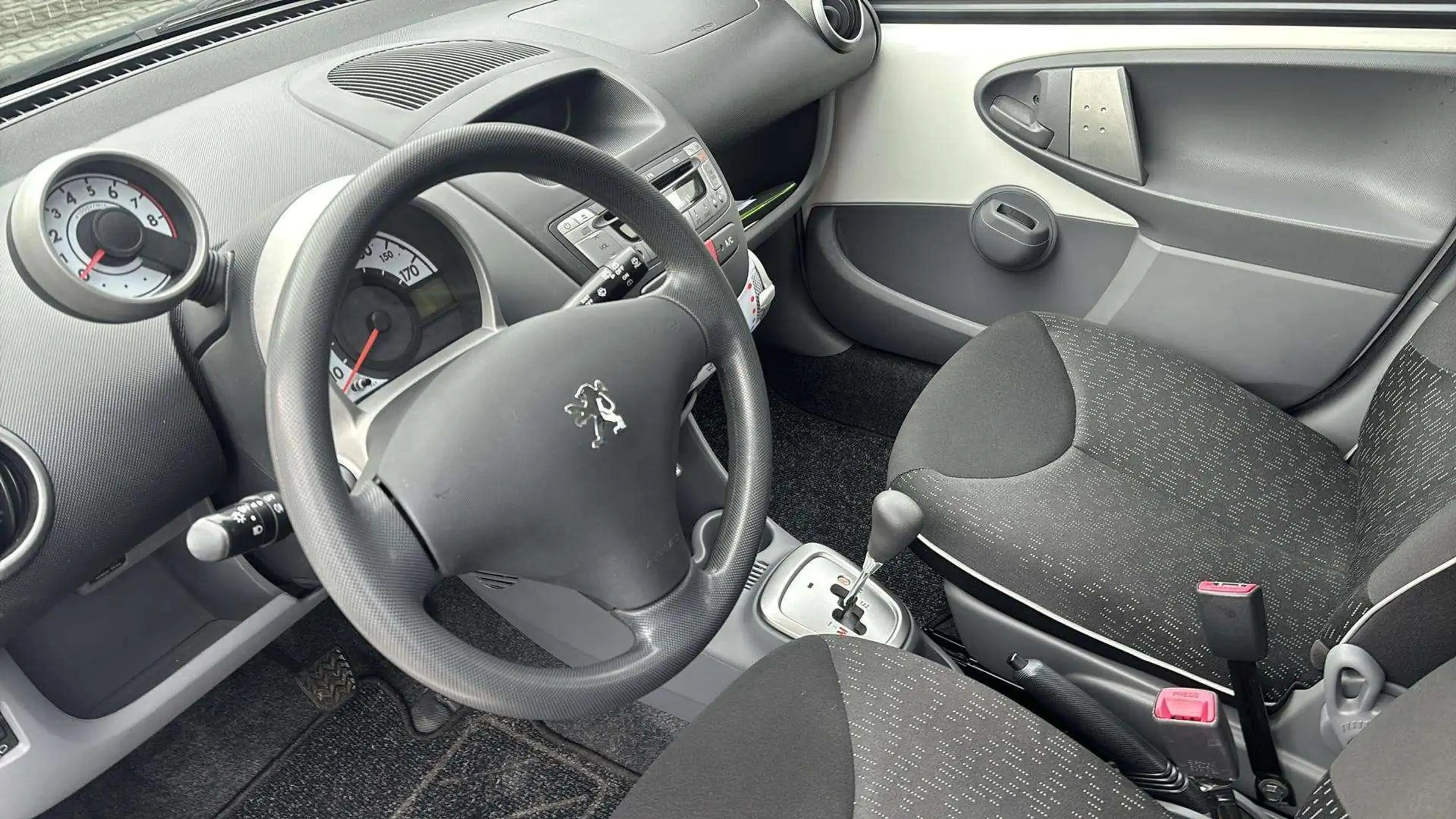 Peugeot 107 Filou*Automatik*2.Hand*Klima*03/27 HU/AU*4/5T* — photo 11