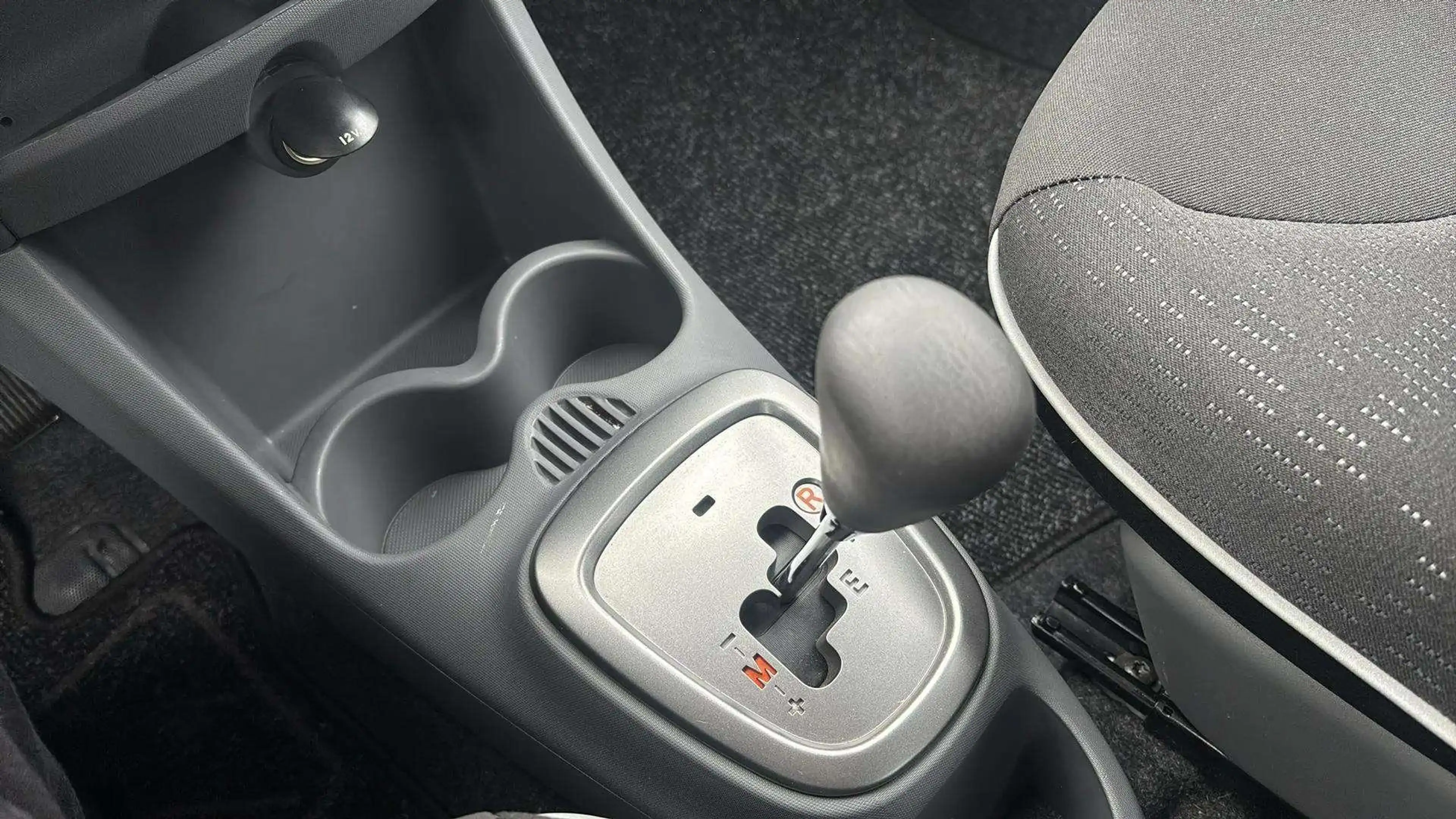 Peugeot 107 Filou*Automatik*2.Hand*Klima*03/27 HU/AU*4/5T* — photo 13