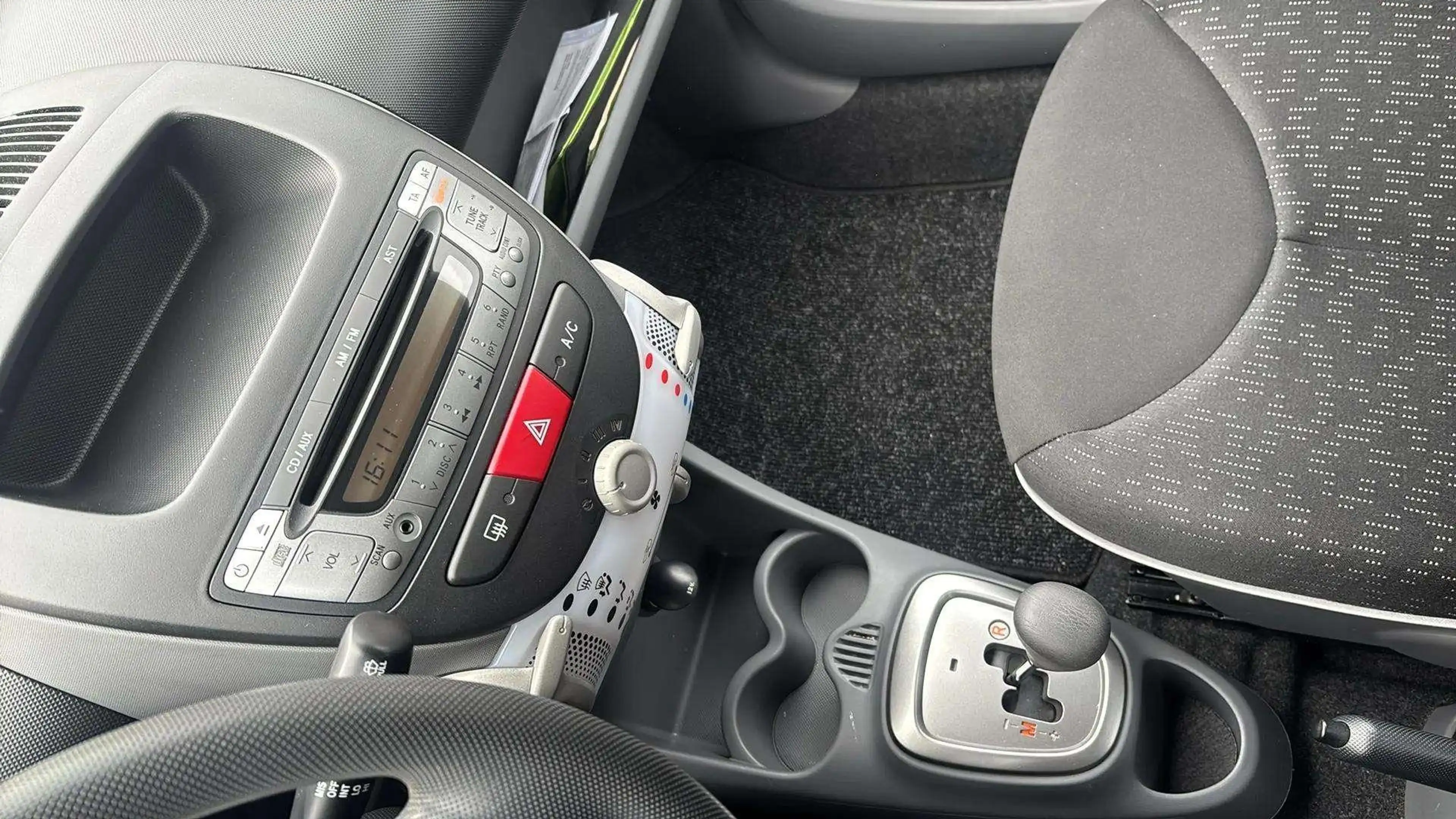 Peugeot 107 Filou*Automatik*2.Hand*Klima*03/27 HU/AU*4/5T* — photo 12