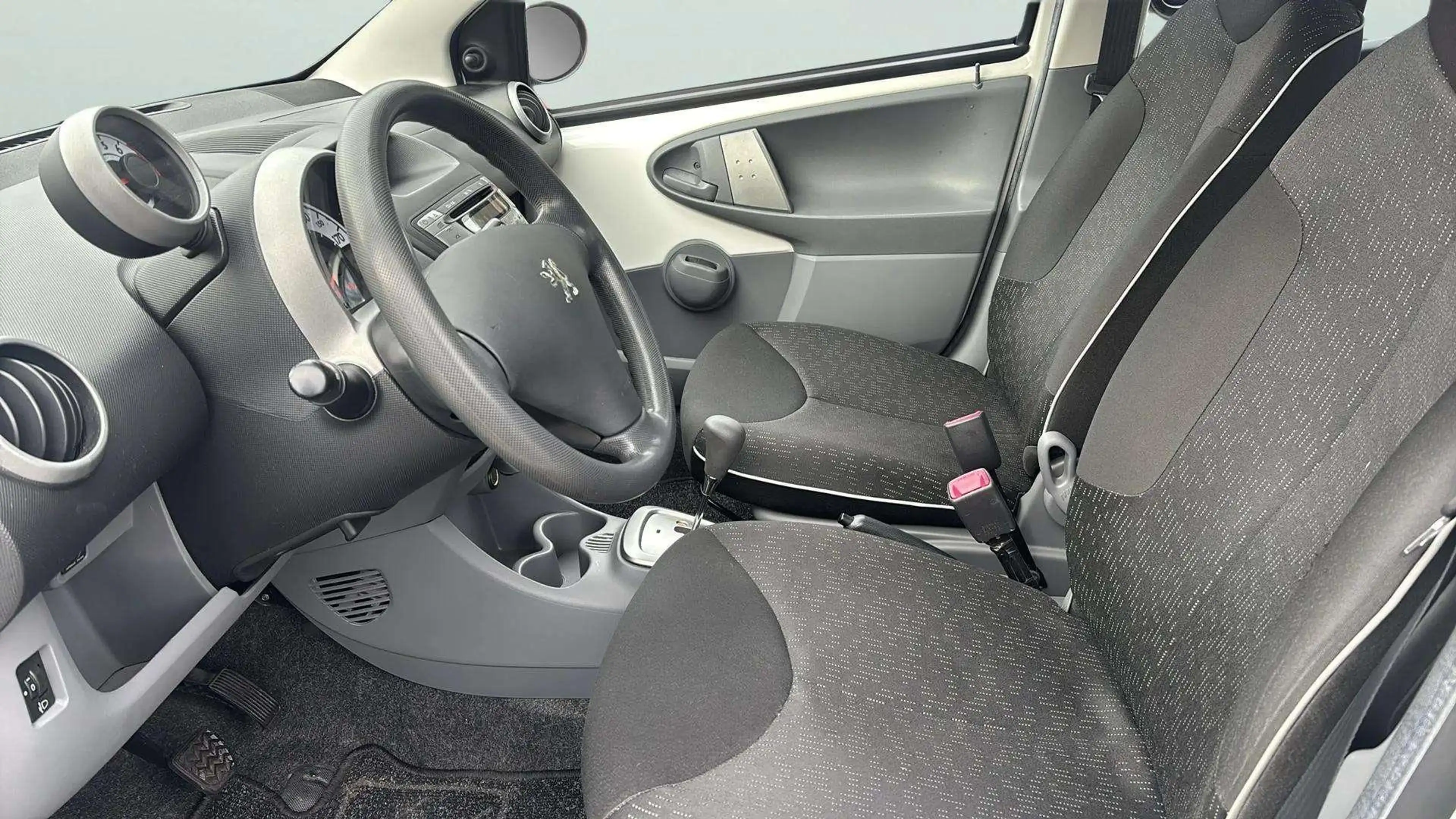 Peugeot 107 Filou*Automatik*2.Hand*Klima*03/27 HU/AU*4/5T* — photo 9
