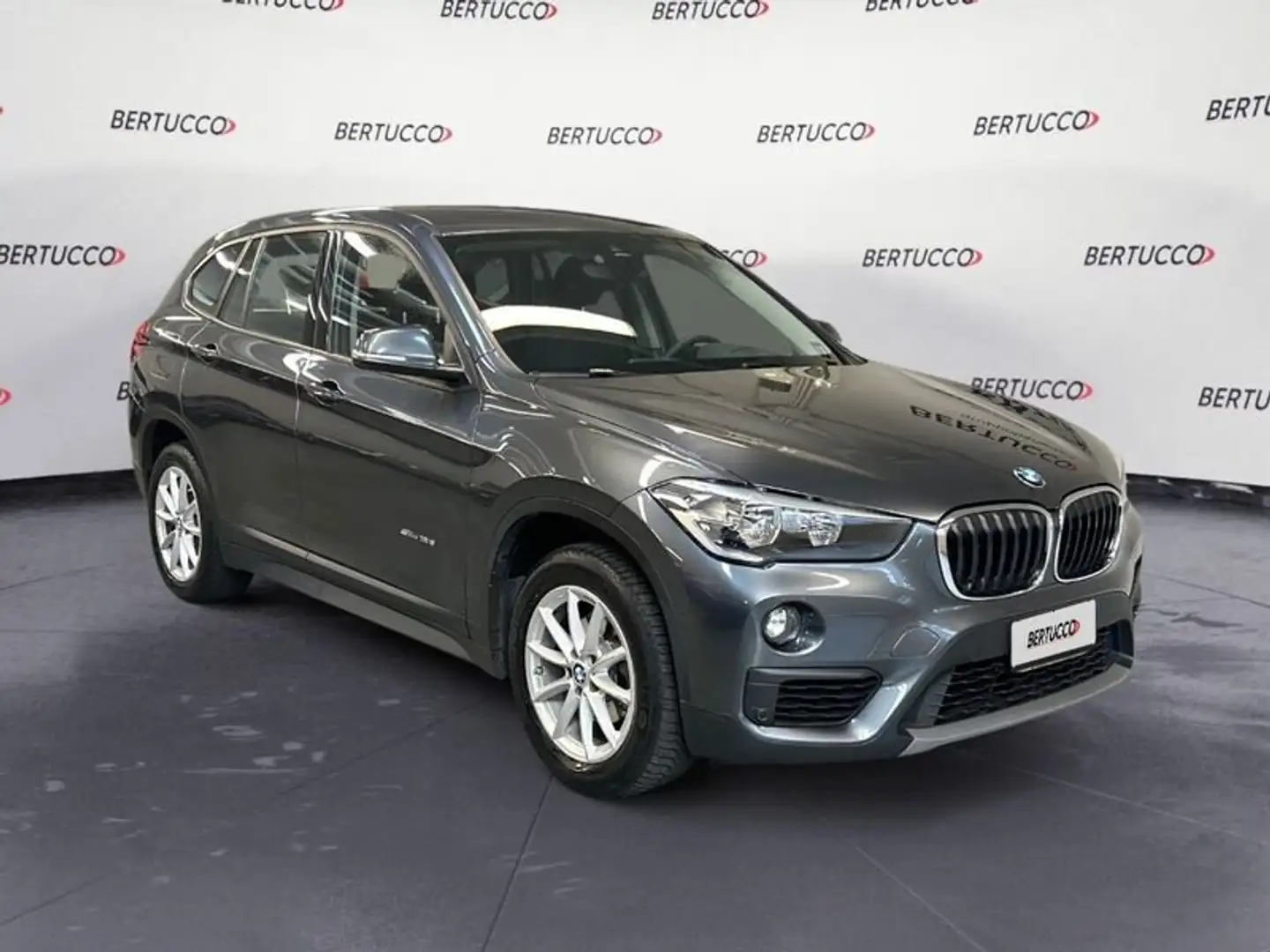 BMW X1 sDrive16d Advantage Gris - 1