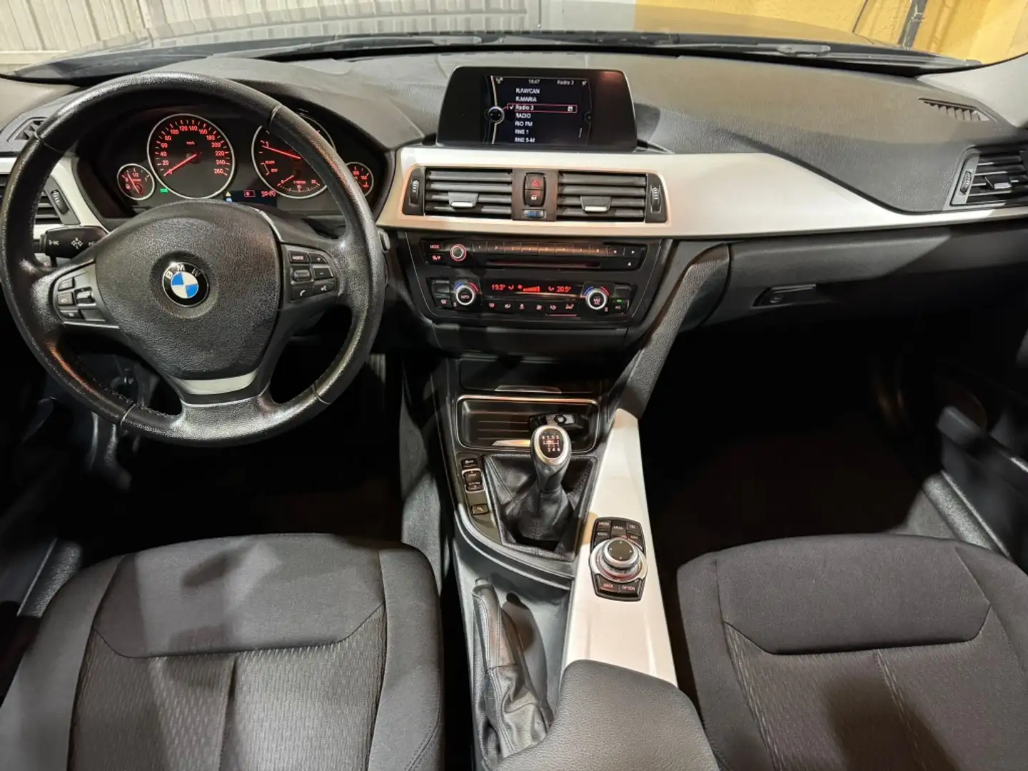 BMW 318 318d Essential Edition Beige - 2