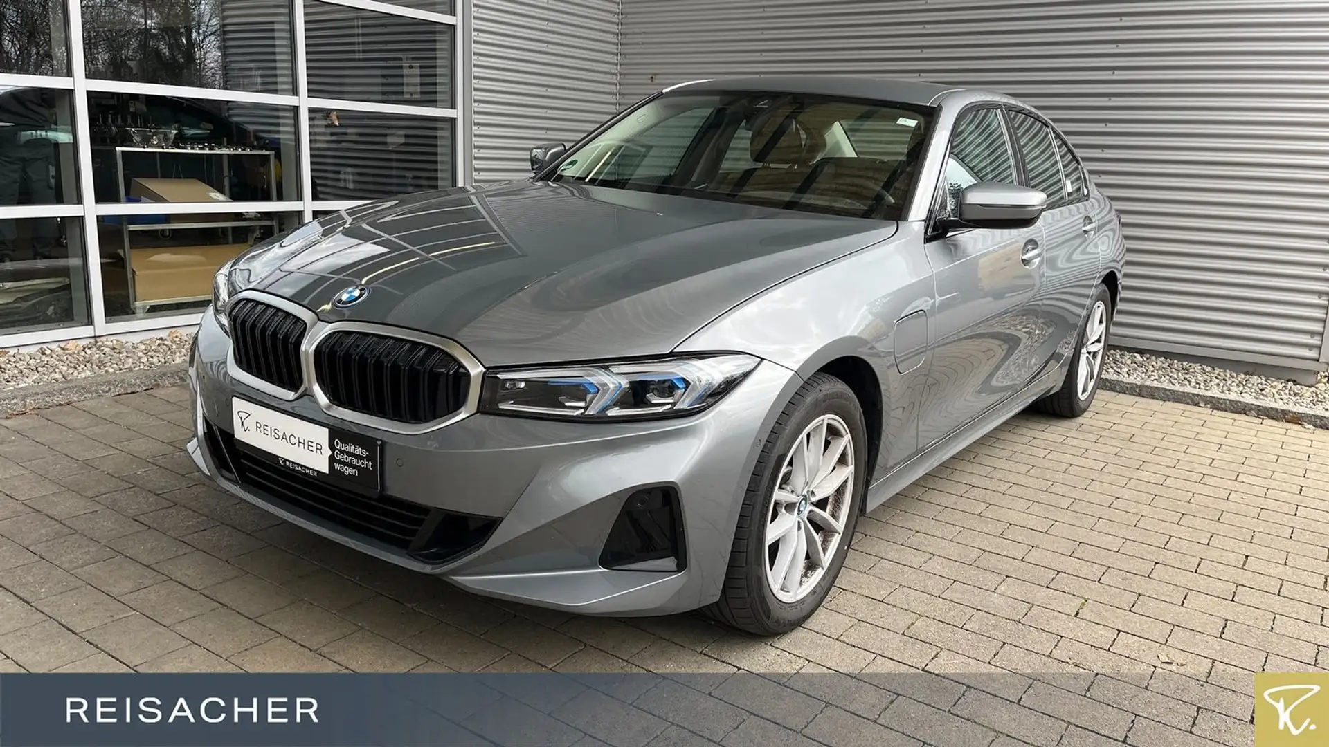 BMW 330 e xDrive Navi HUD RüKa adLED 17"LM Grau - 1