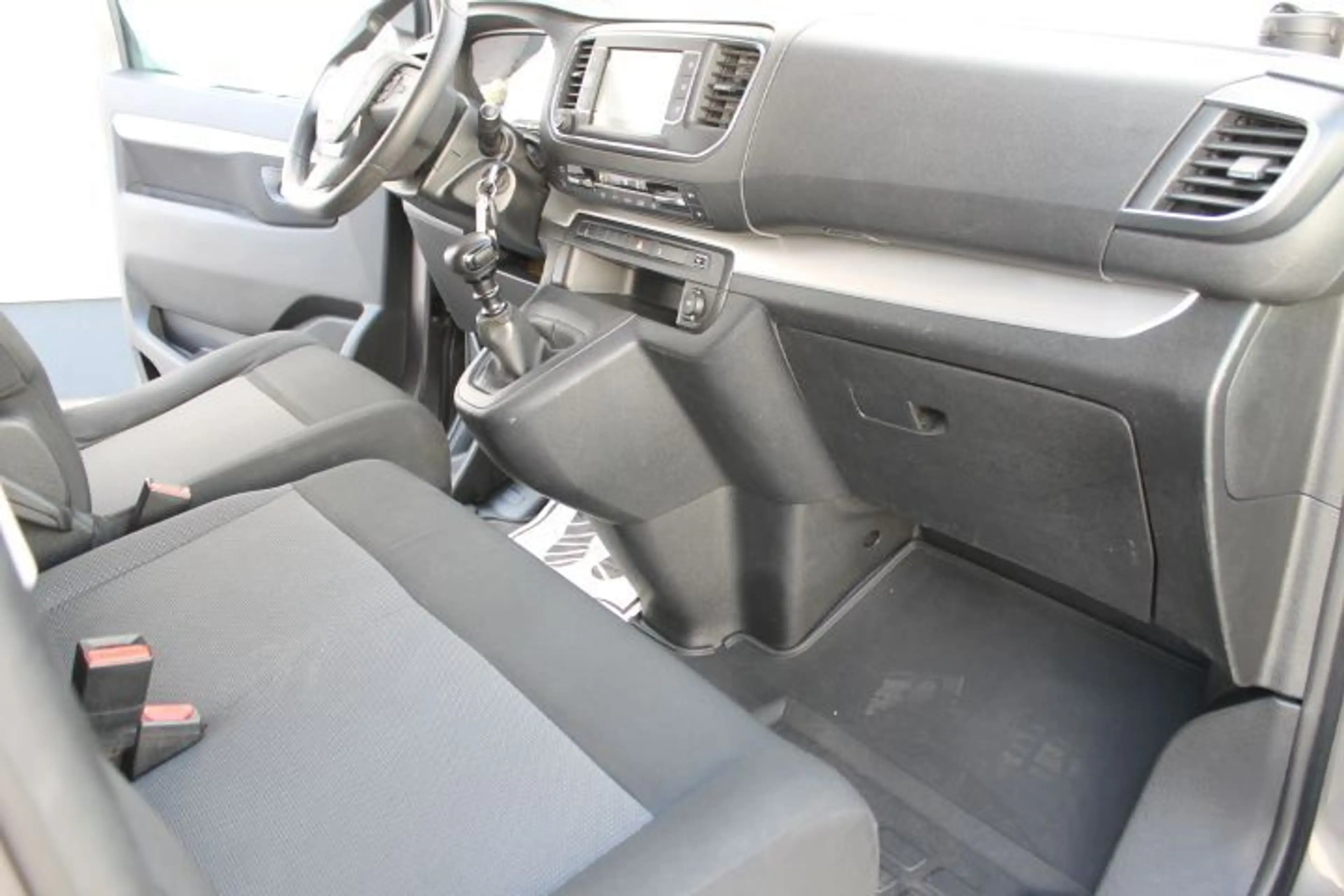 Peugeot Traveller Active L2 BlueHDI 150 S&S — photo 9