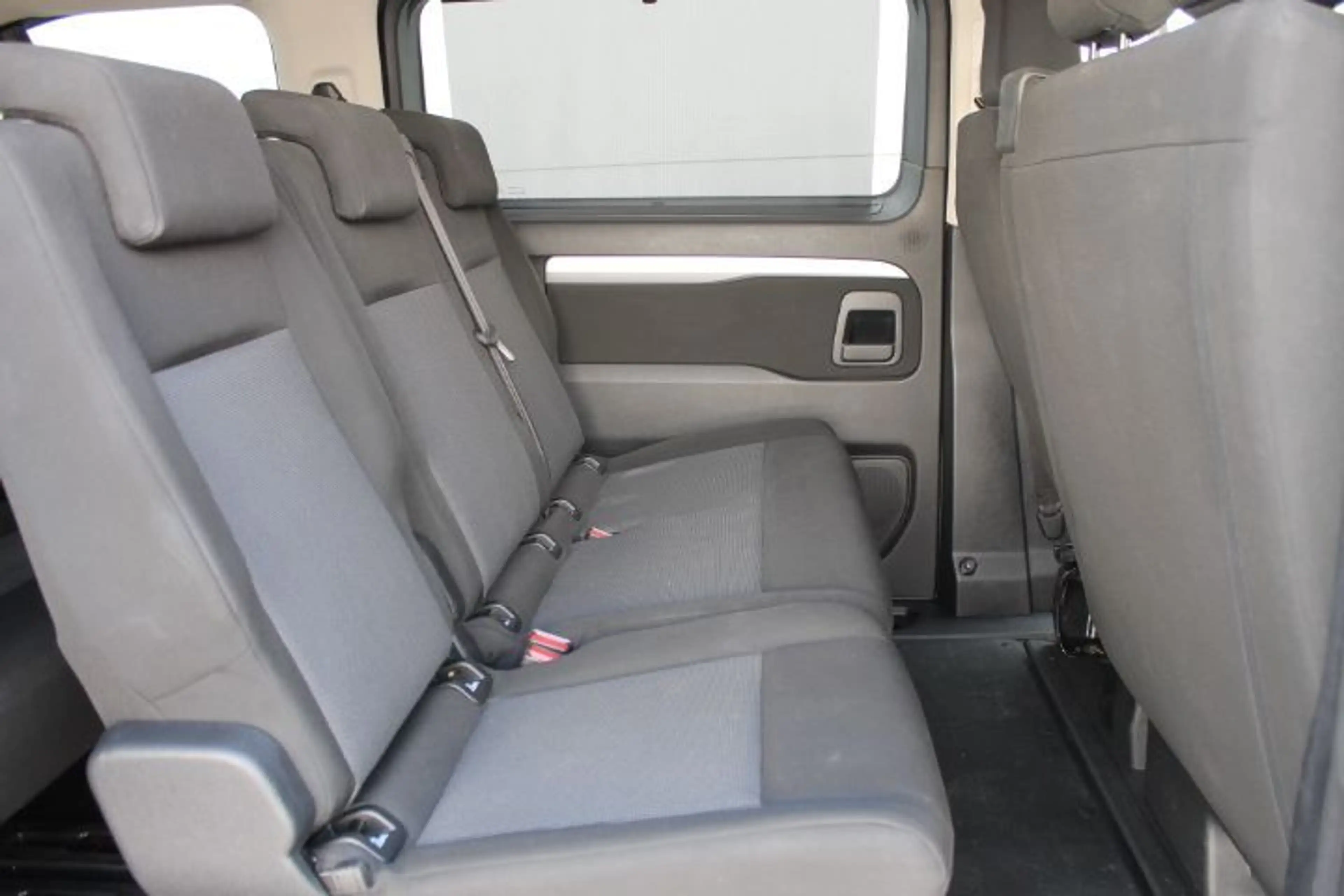 Peugeot Traveller Active L2 BlueHDI 150 S&S — photo 10