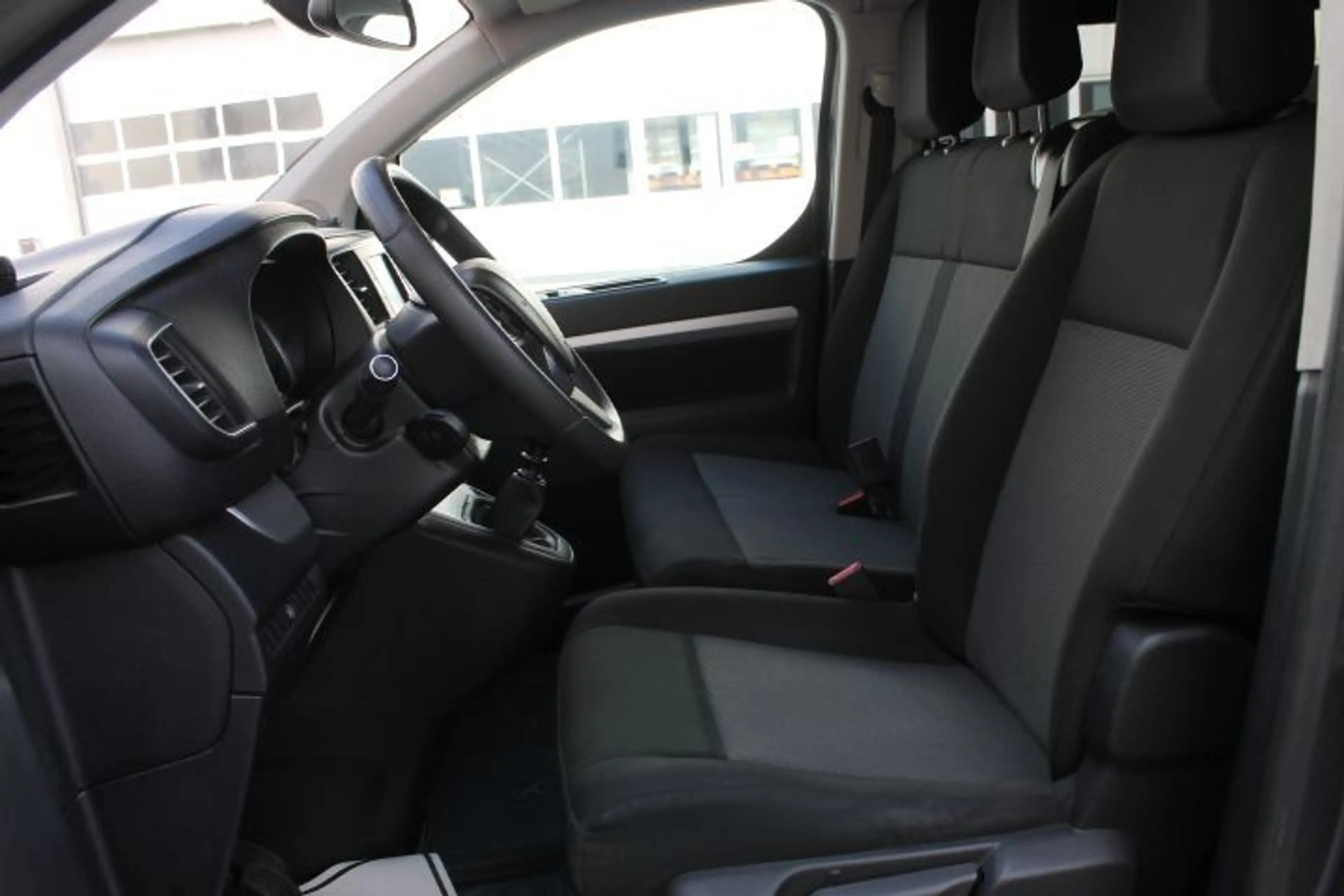 Peugeot Traveller Active L2 BlueHDI 150 S&S — photo 8