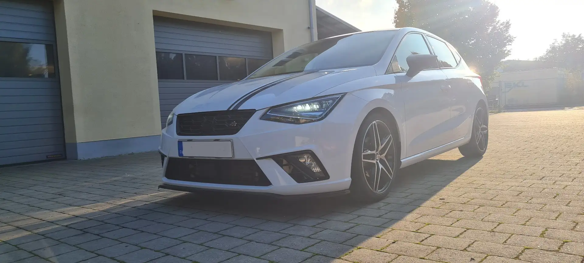 SEAT Ibiza 1.0 TSI S&S FR Weiß - 1
