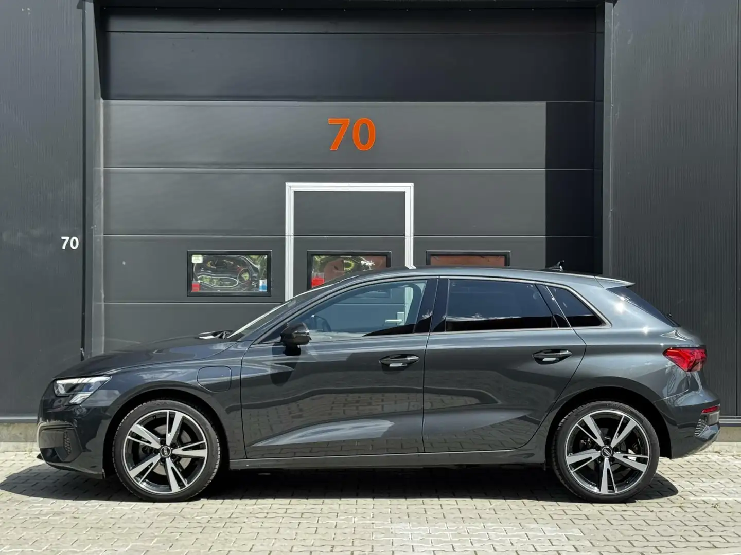 Audi A3 Sportback 40 TFSI e Edition | S-Line | LED | Stoel Grijs - 2