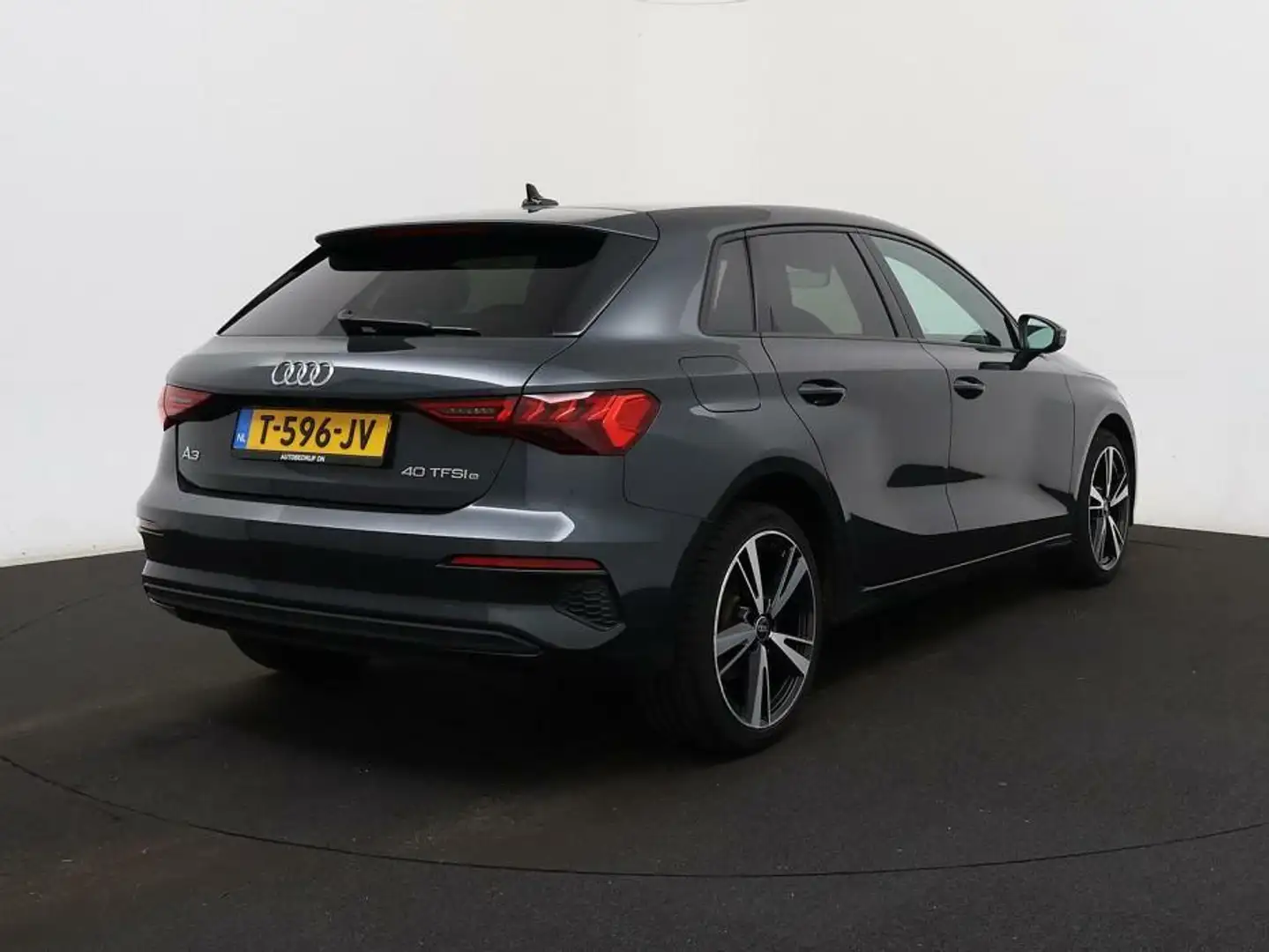 Audi A3 Sportback 40 TFSI e Edition | LED | Stoelverwarmin Grijs - 2
