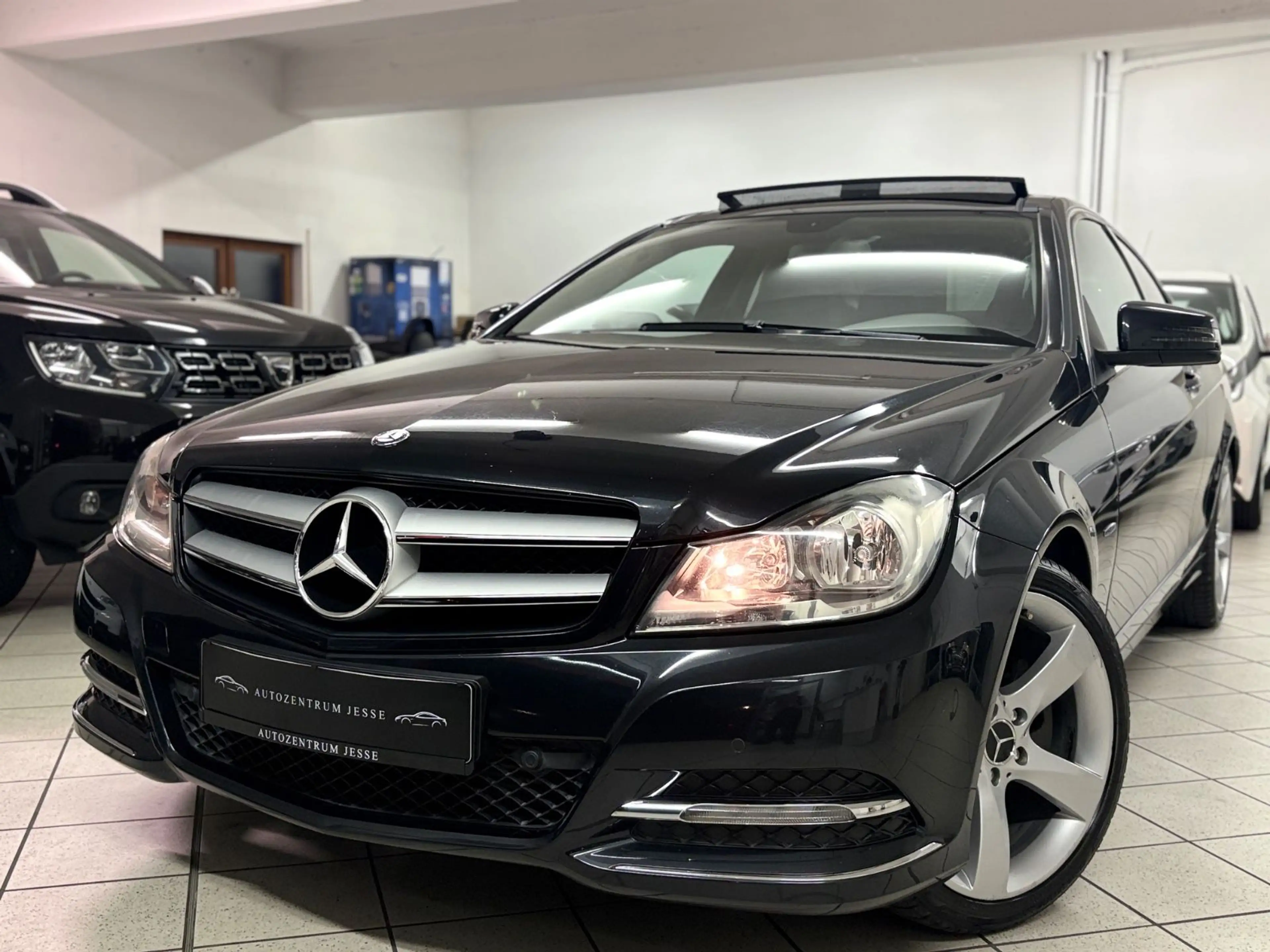 Mercedes-Benz C 250 Coupe CGI BlueEfficiency|Service Neu|Pano