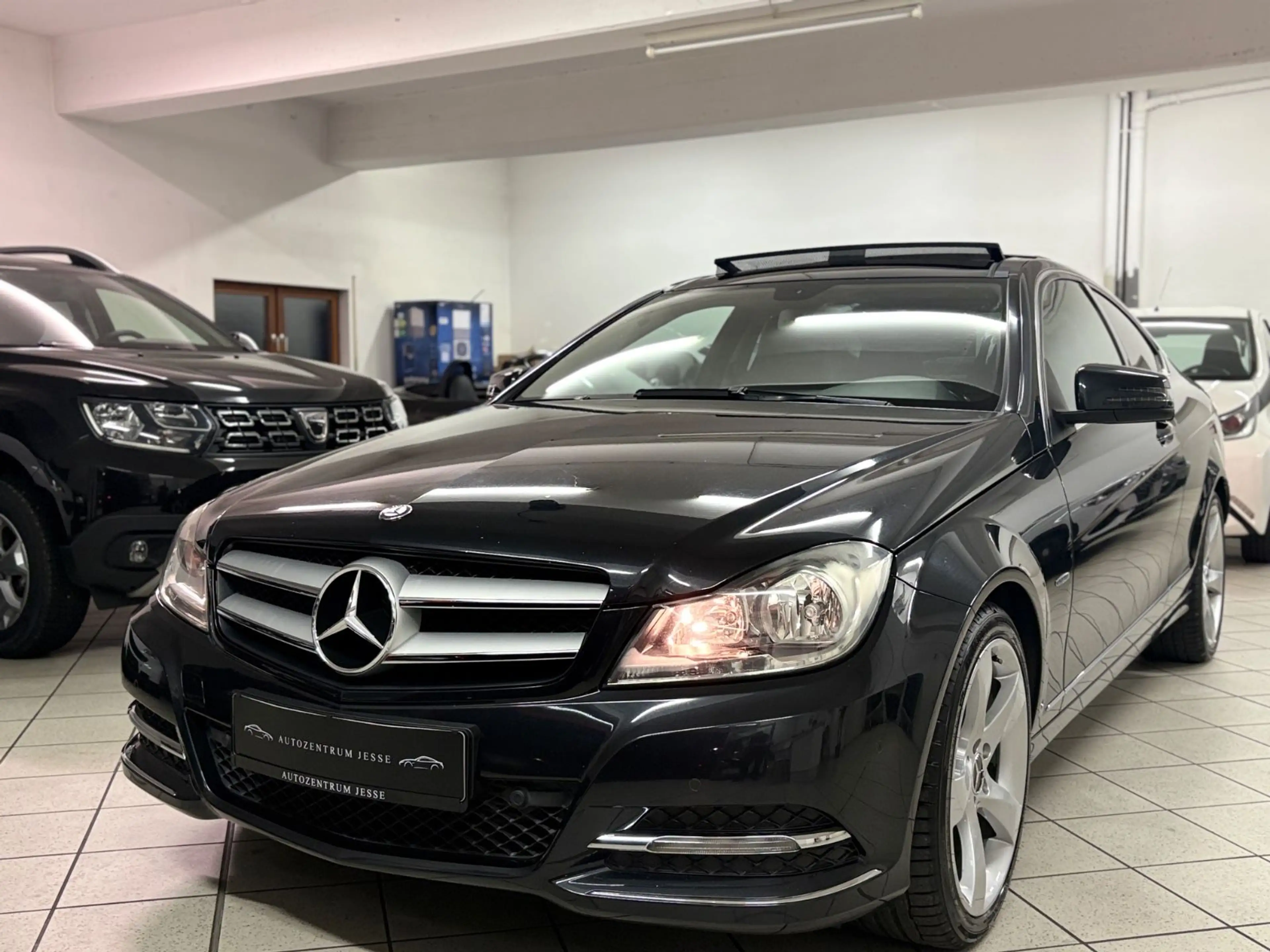Mercedes-Benz C 250 Coupe CGI BlueEfficiency|Service Neu|Pano — photo 4