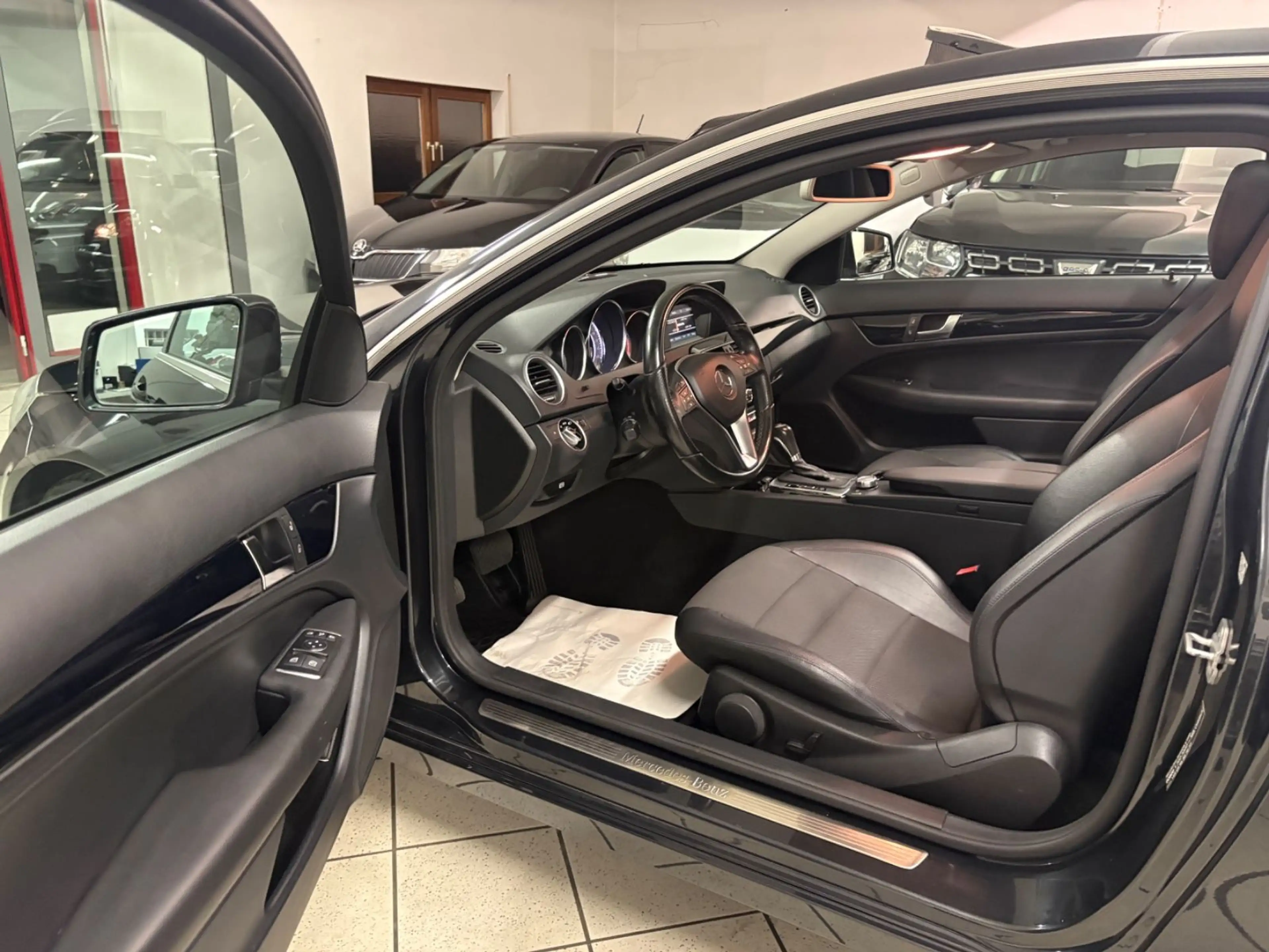 Mercedes-Benz C 250 Coupe CGI BlueEfficiency|Service Neu|Pano — photo 13