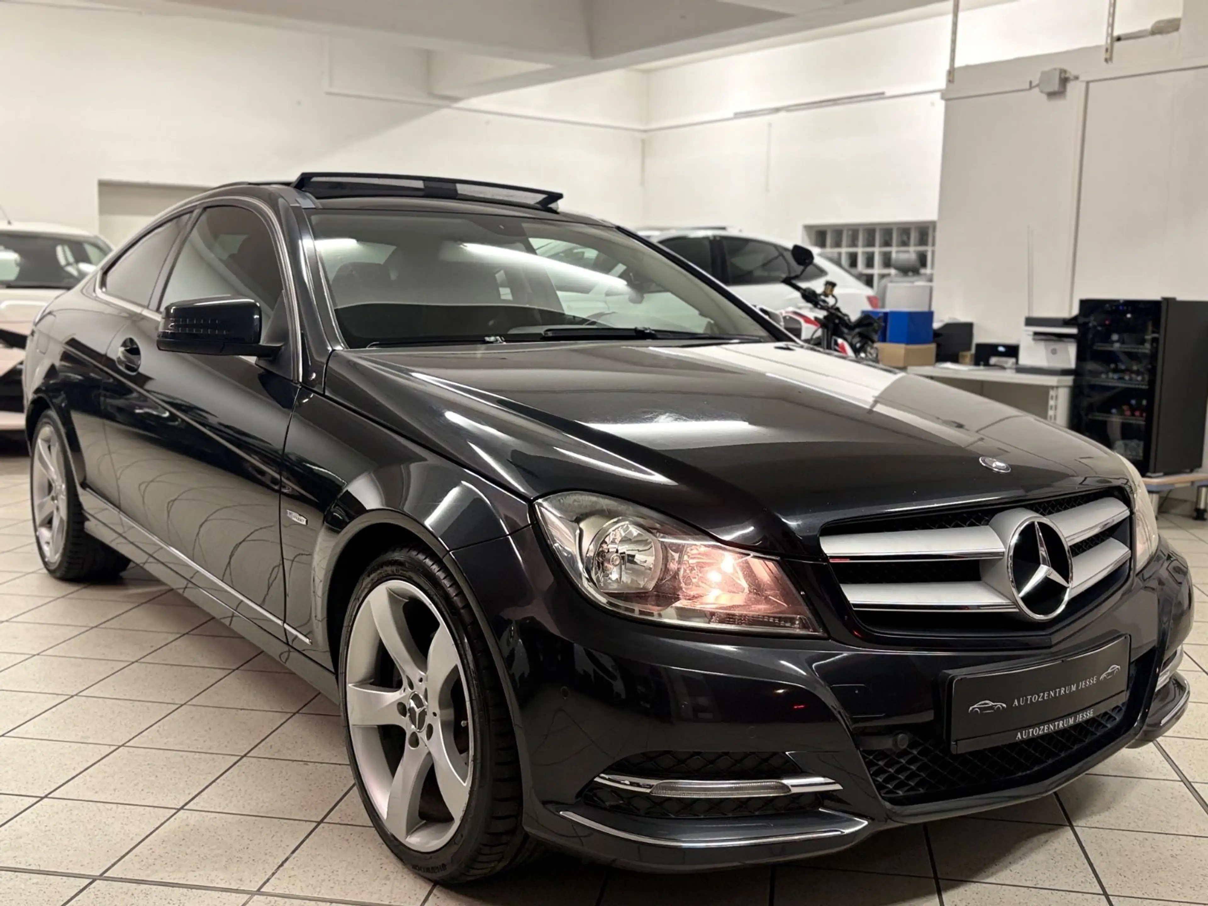 Mercedes-Benz C 250 Coupe CGI BlueEfficiency|Service Neu|Pano — photo 10