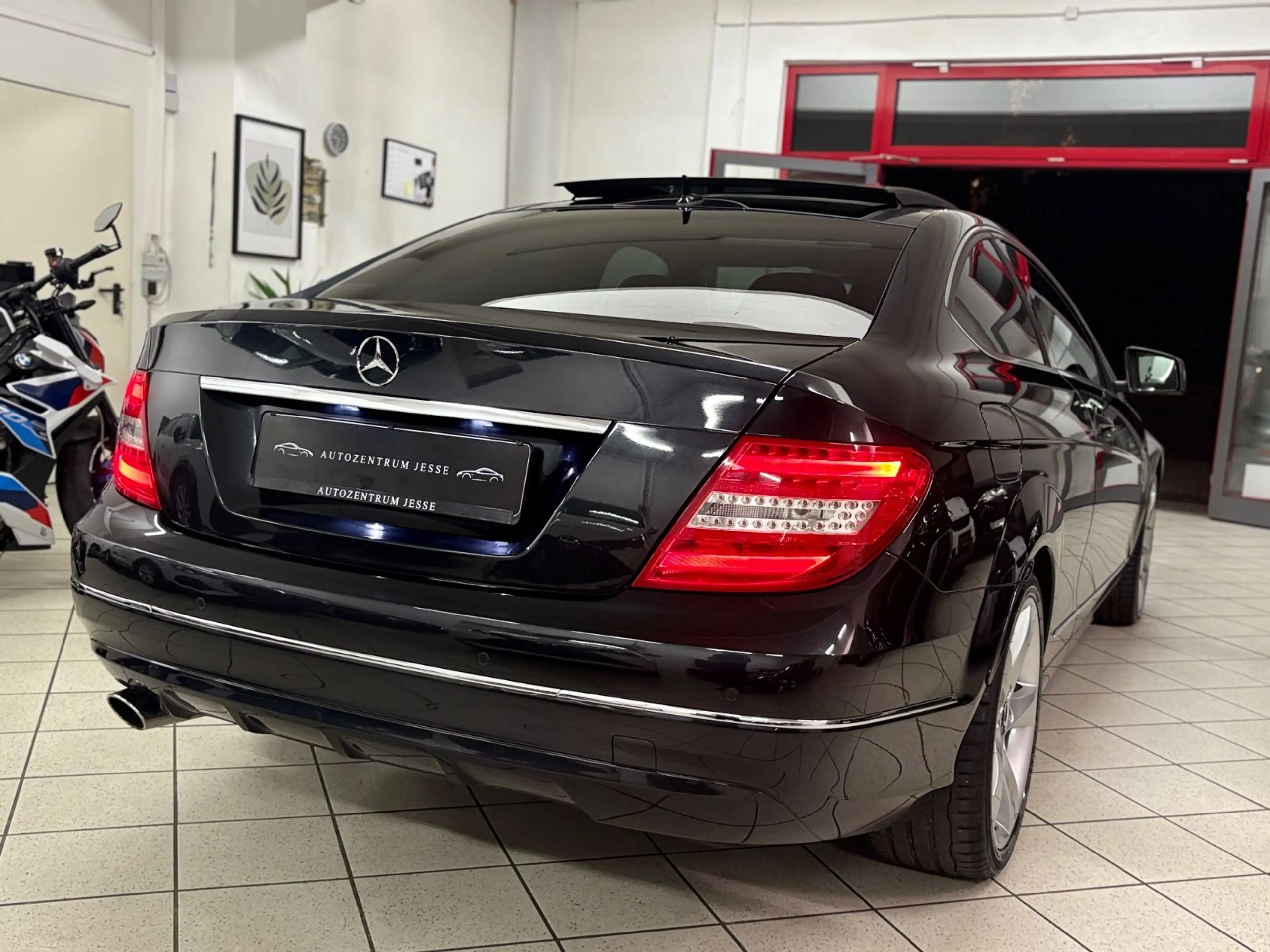 Mercedes-Benz C 250 Coupe CGI BlueEfficiency|Service Neu|Pano — photo 8