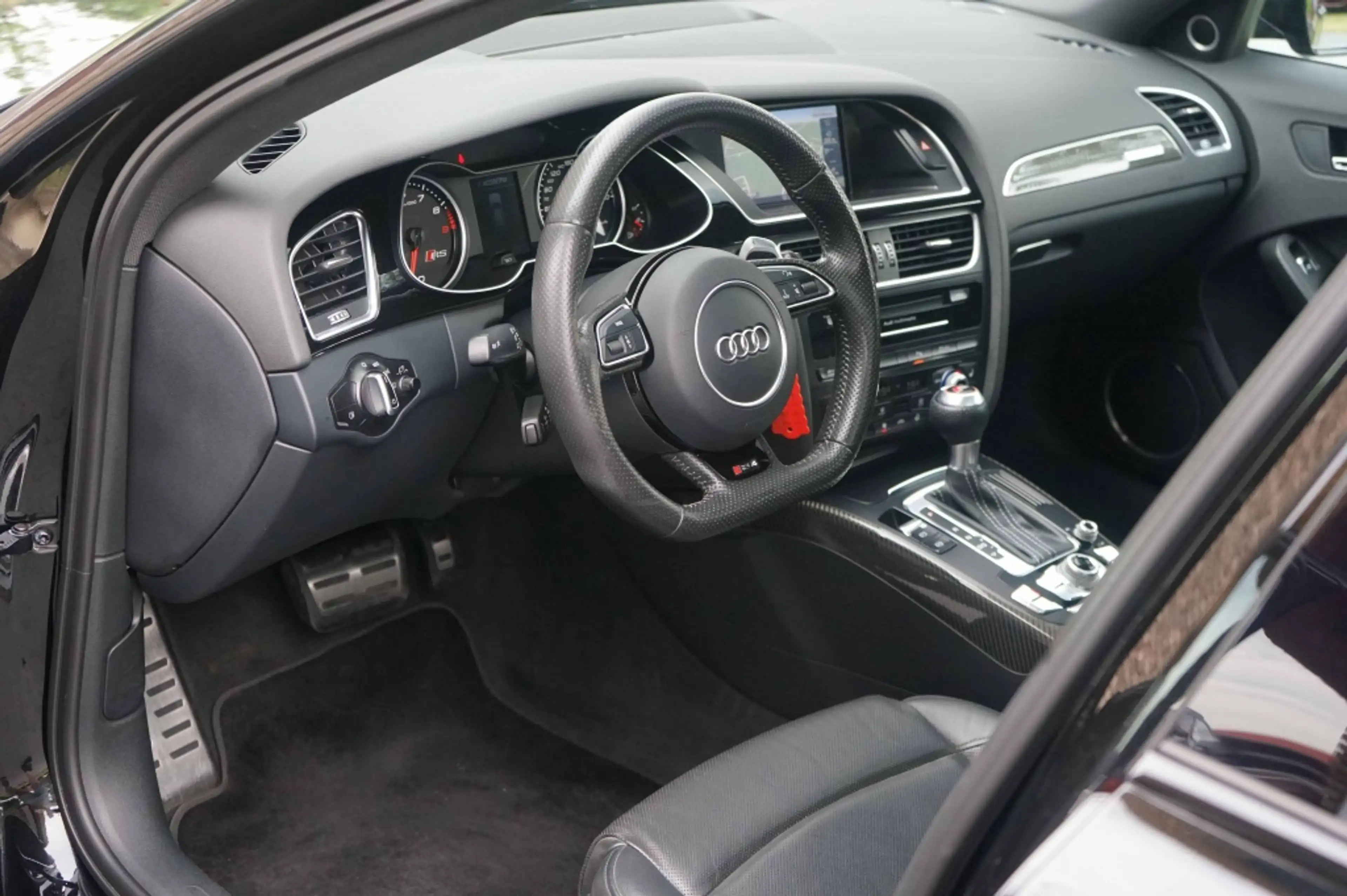Audi RS4 Avant 4.2 FSI V8 Quattro Pano/B&O/Carbon/KW-V3/450 — photo 37