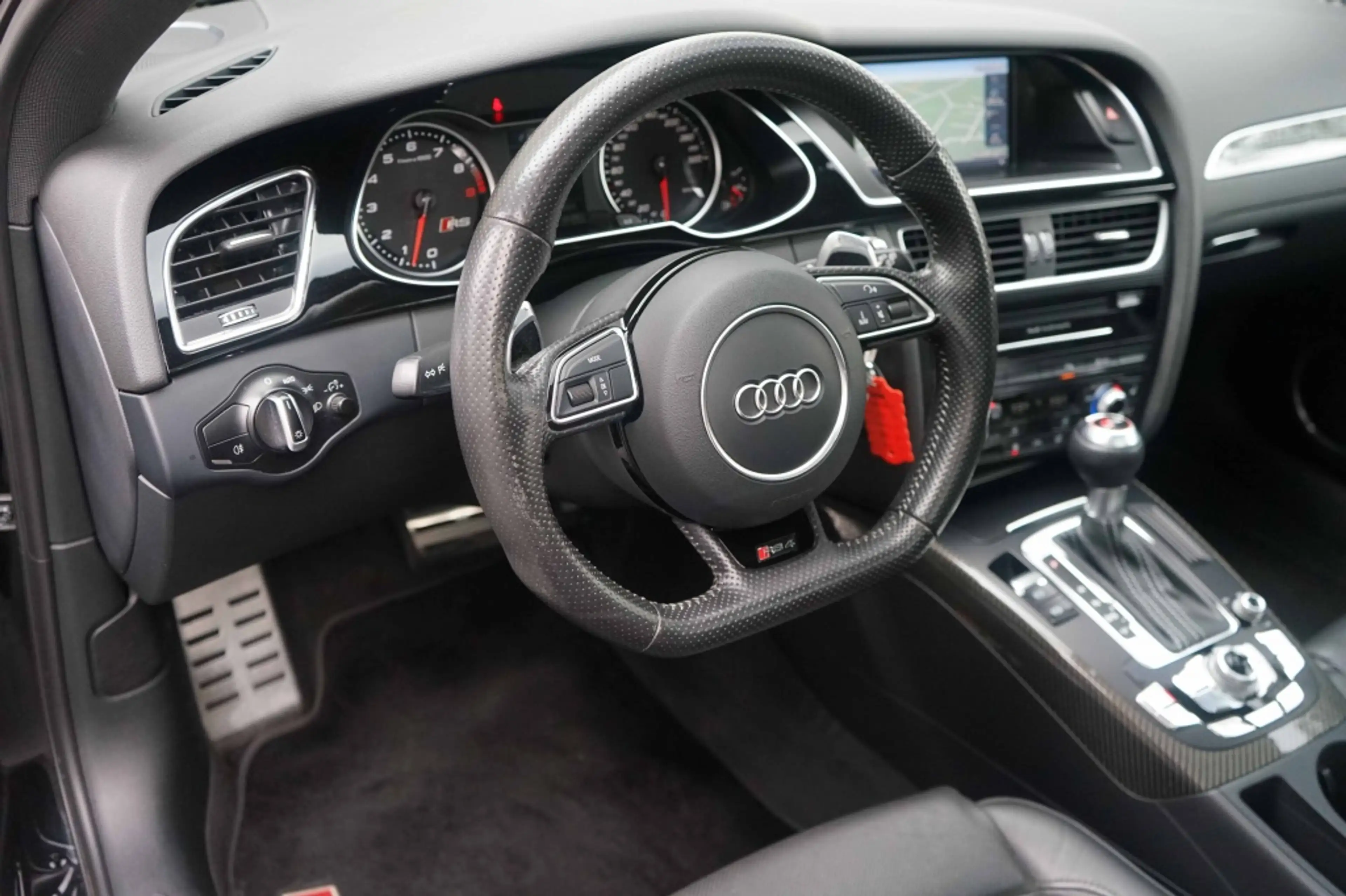Audi RS4 Avant 4.2 FSI V8 Quattro Pano/B&O/Carbon/KW-V3/450 — photo 23