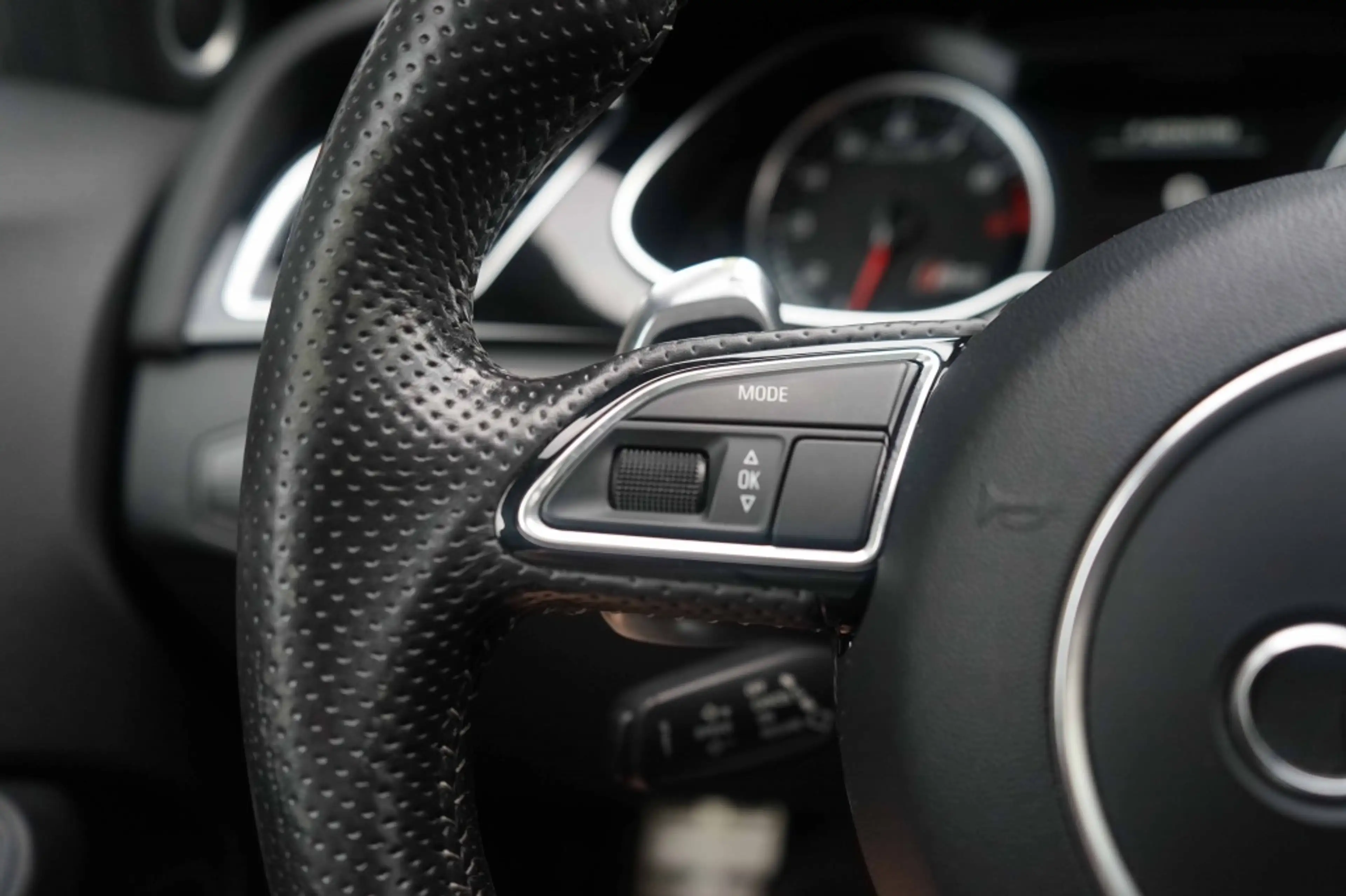 Audi RS4 Avant 4.2 FSI V8 Quattro Pano/B&O/Carbon/KW-V3/450 — photo 22