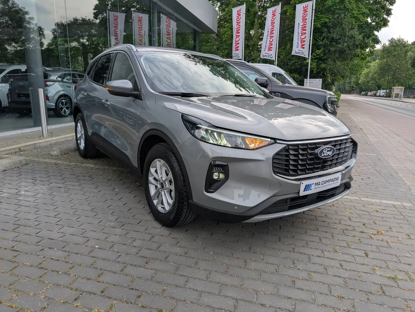 Ford Kuga Titanium 1.5i EcoBoost 186pk A8 automaat Šedá - 1