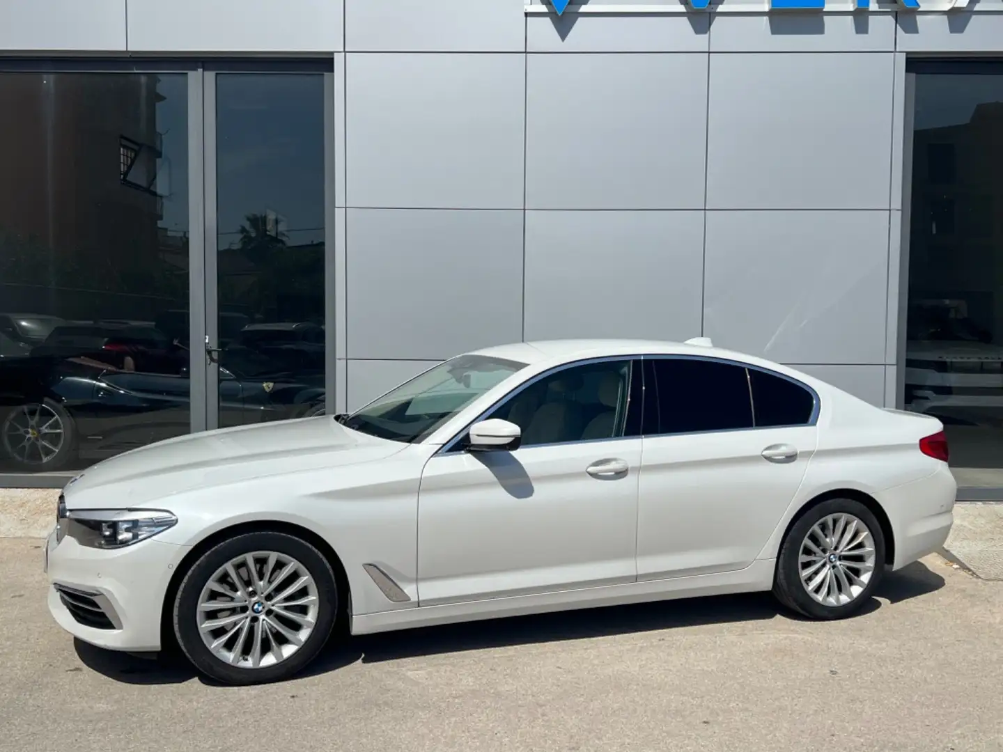 BMW 520 d mhev Luxury possibilità noleggio no scoring Bianco - 2