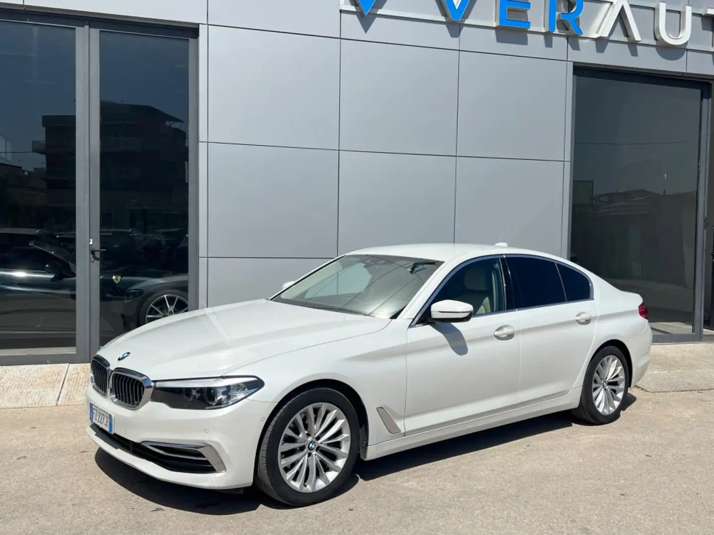 BMW 520 d mhev Luxury possibilità noleggio no scoring Bianco - 1