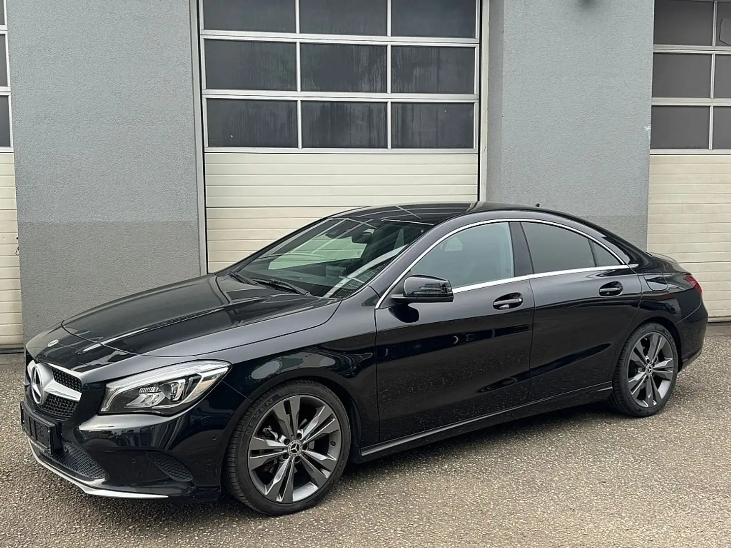 Mercedes-Benz CLA 200 d Aut. Schwarz - 1