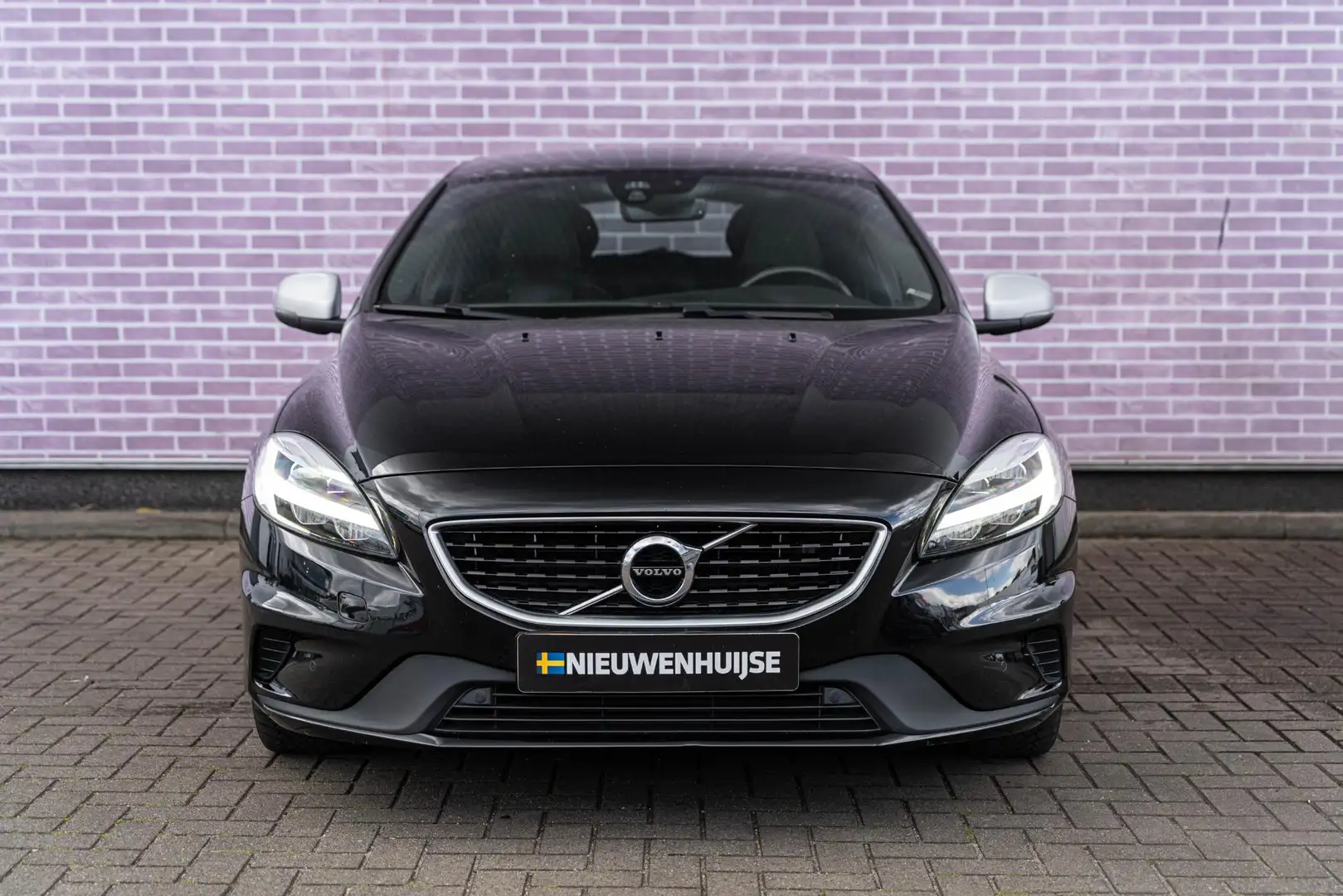 Volvo V40 1.5 T3 Polar+ Sport | Panoramadak | Achteruitrijca Zwart - 2
