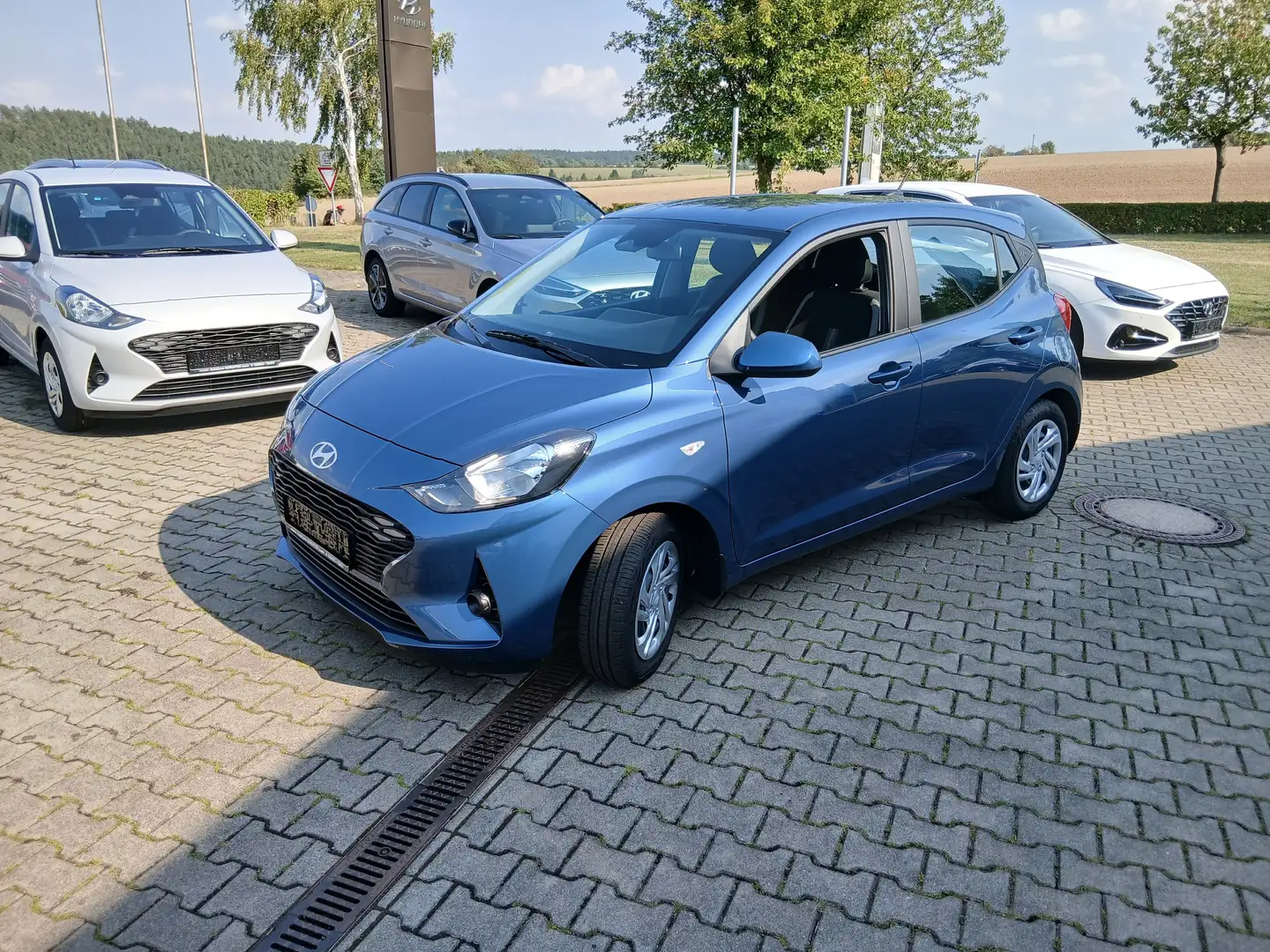 Hyundai i10 1.0 Navi Sitzheizung / Bluetooth / Tempomat / USB Blau - 1