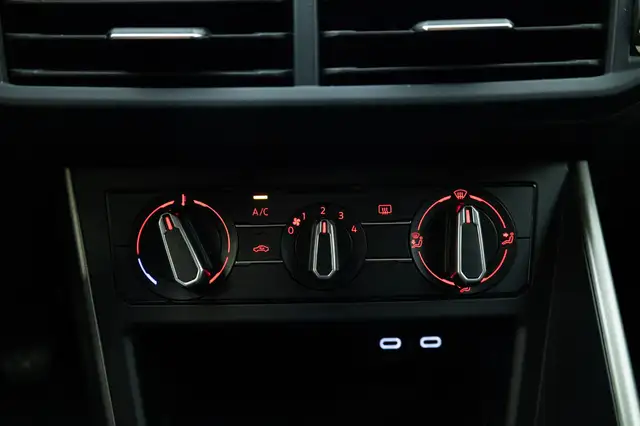 Volkswagen Polo view 9