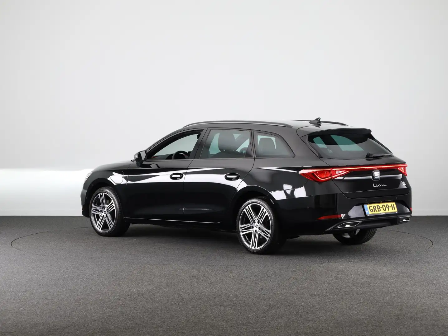 SEAT Leon e-Hybrid Sportstourer 1.5 TSI FR PHEV First Edition 204pk P Fekete - 2